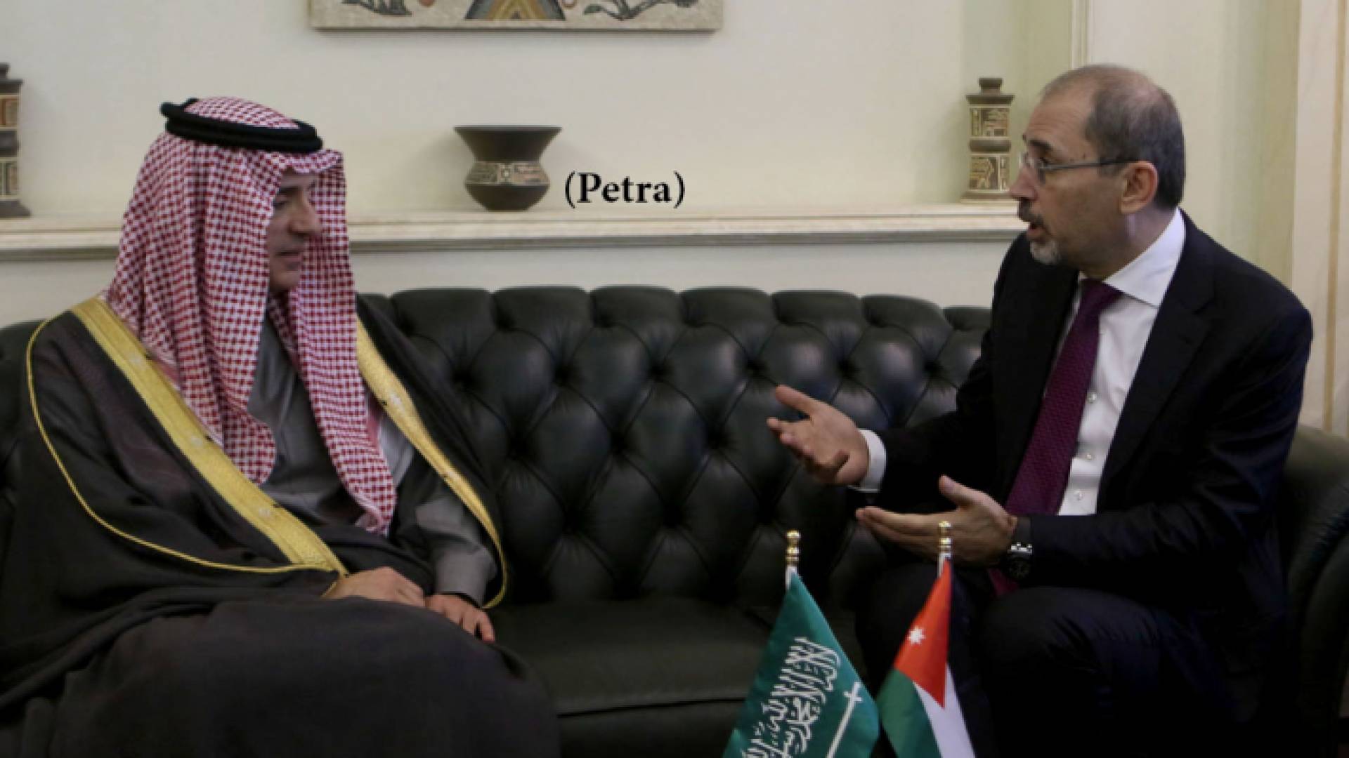 وزير الخارجية أيمن الصفدي يجري مباحاثات مع نظيره السعودي