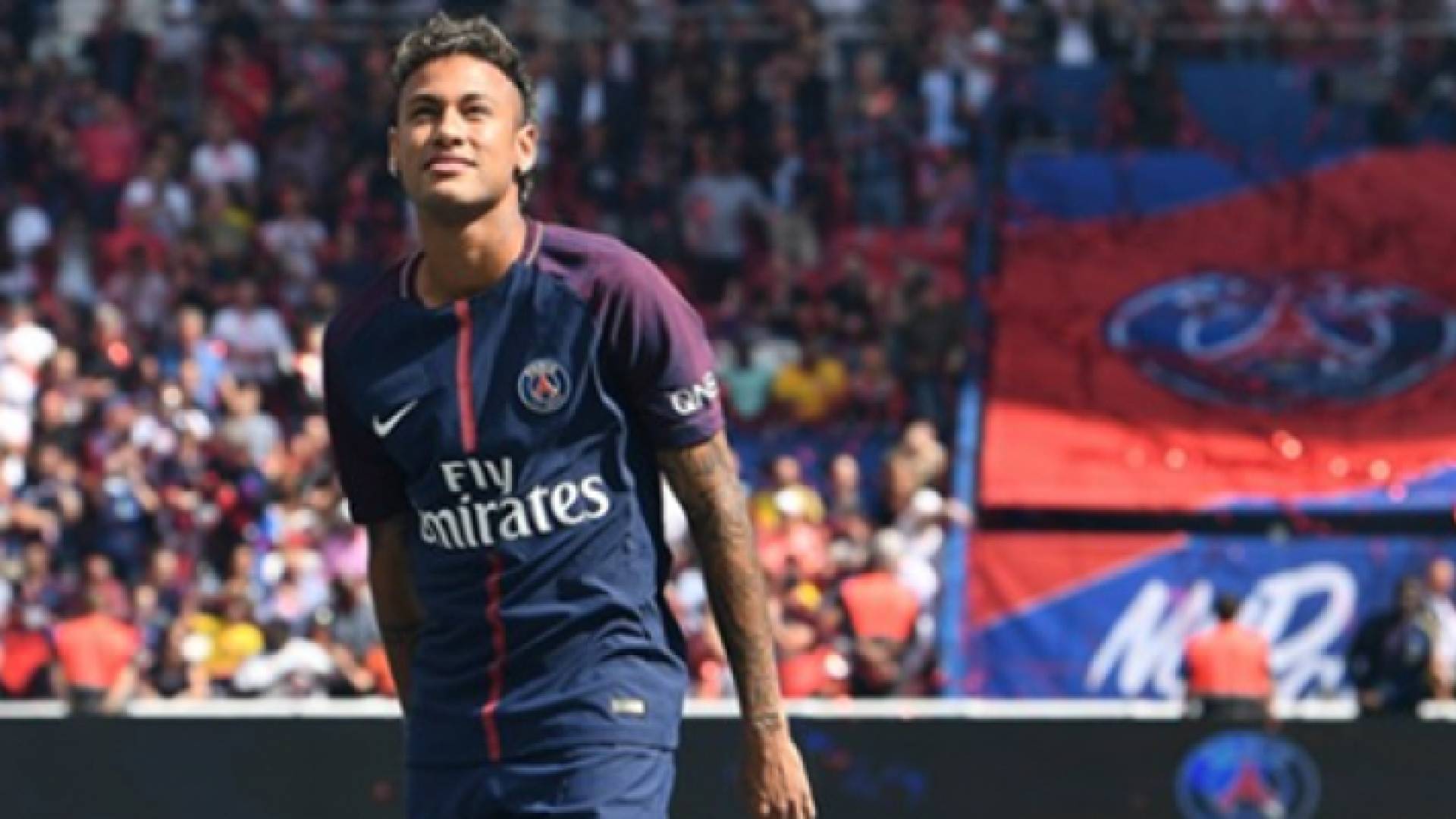 مهاجم باريس سان جيرمان الفرنسي البرازيلي نيمار