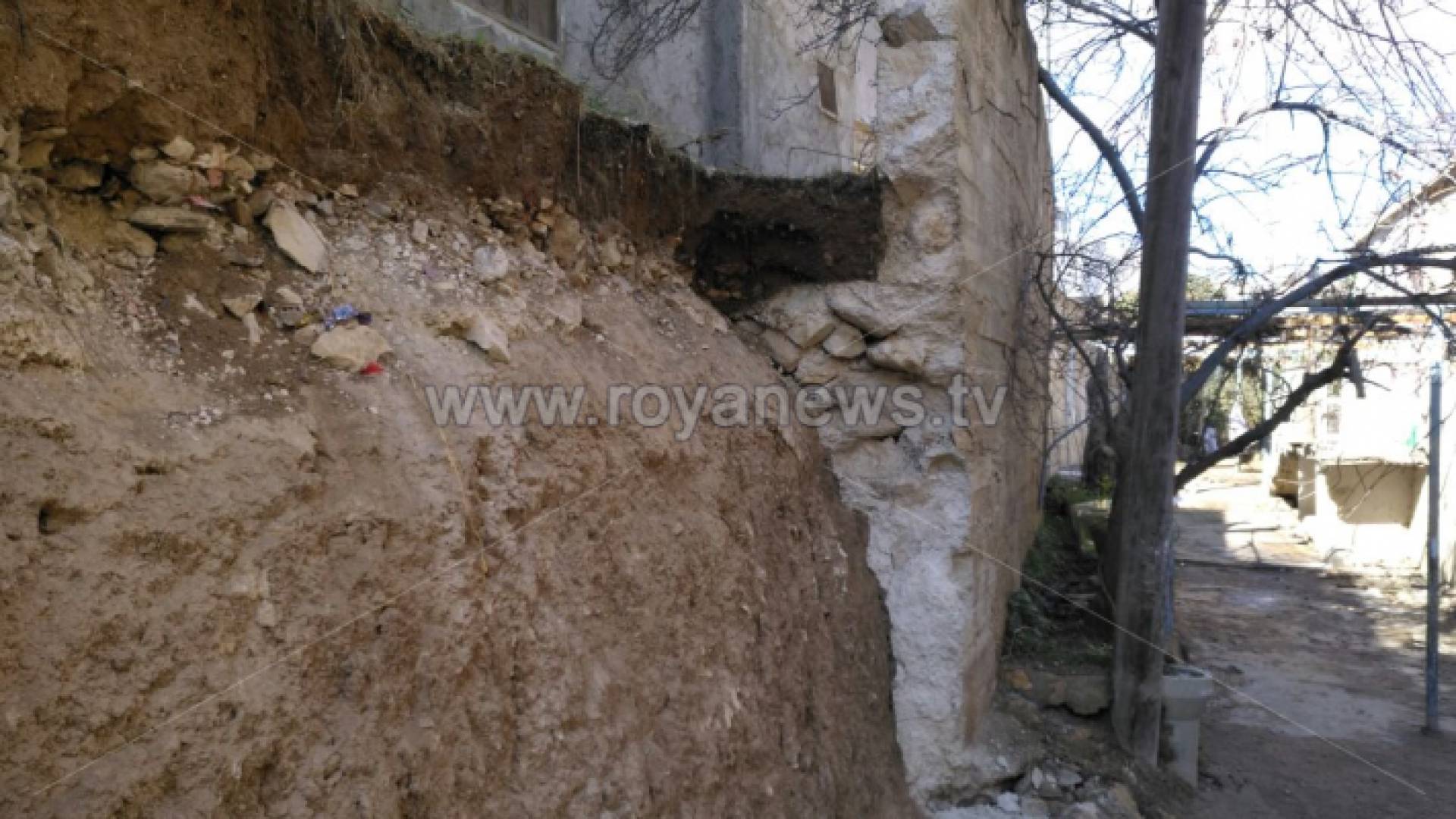 انهيار جدار استنادي في الطفيلة بسبب الأمطار