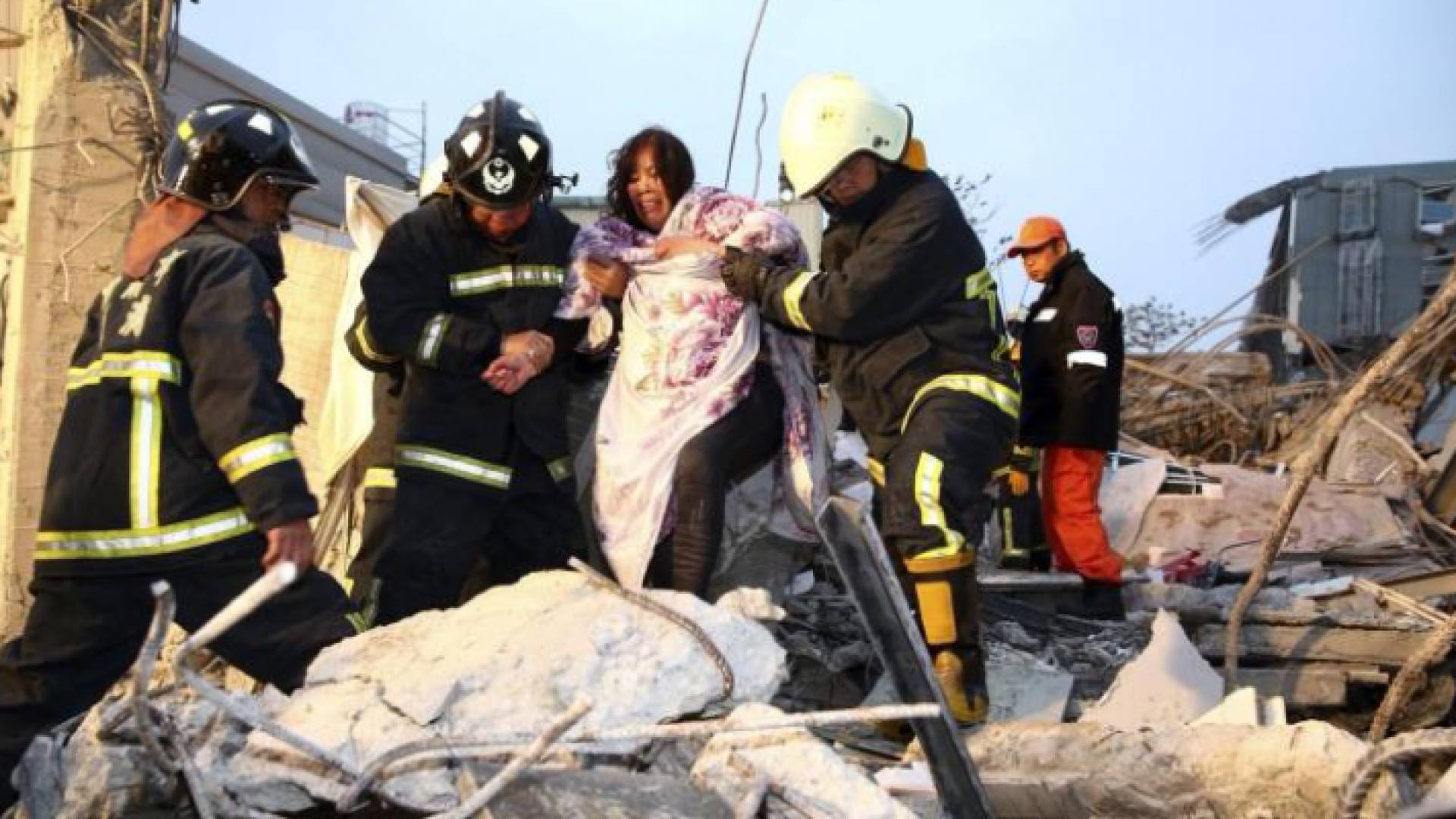 قتيلان وأكثر من مئتي جريح جراء زلزال في تايوان