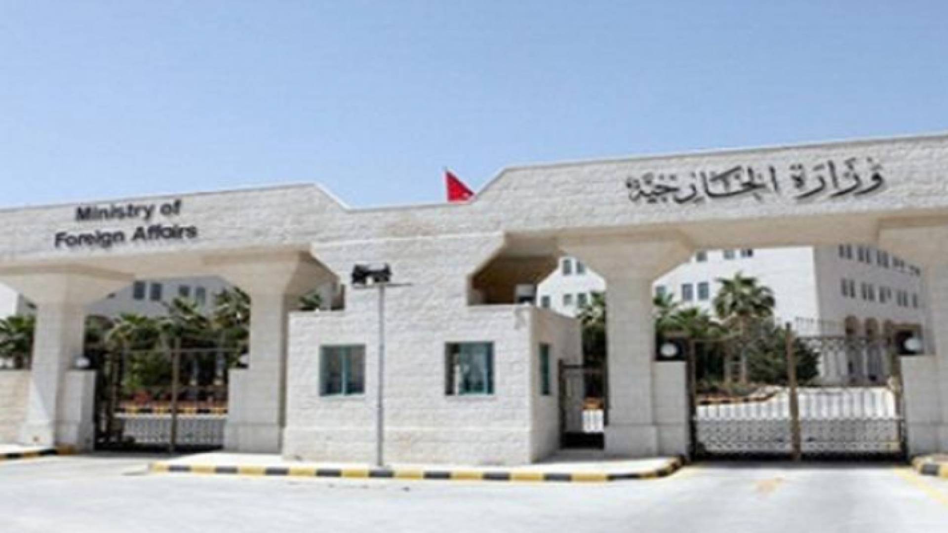 القنصلية الأردنية في دبي تتابع حالة أسرة أردنية تعرضت لحادث مروري