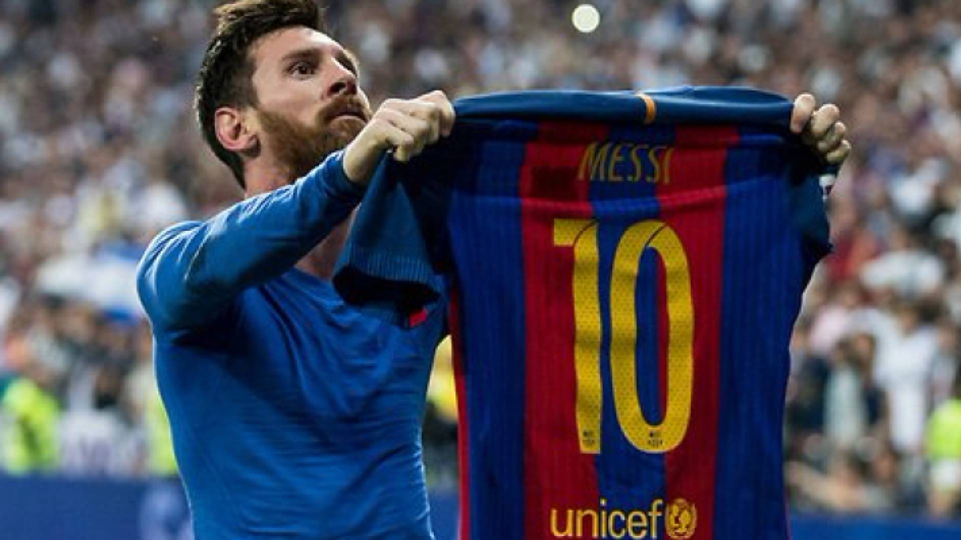 ميسي يمنع الطائرات من التحليق فوق منزلة في برشلونة