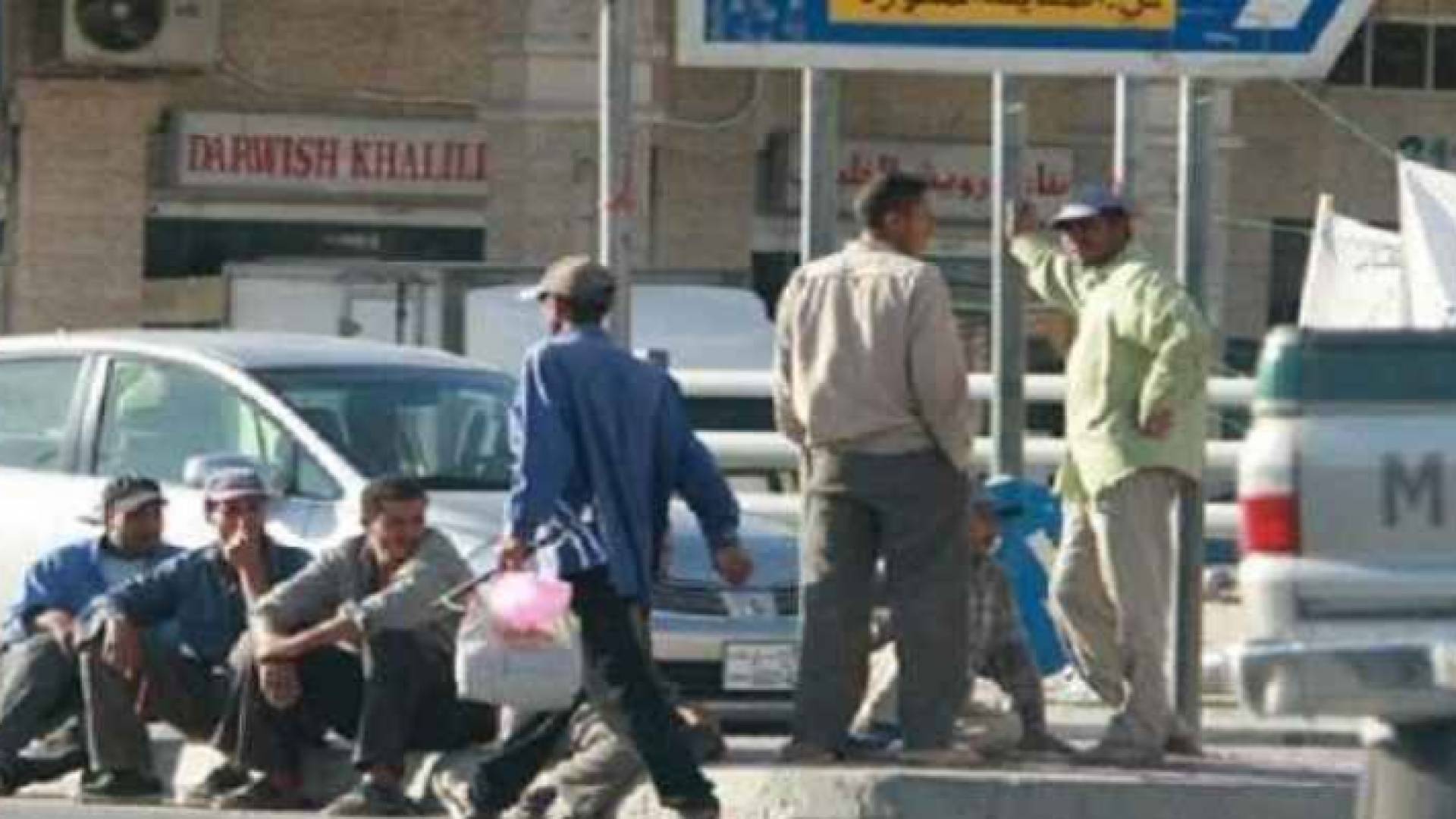 عمال وافدين - ارشيفية