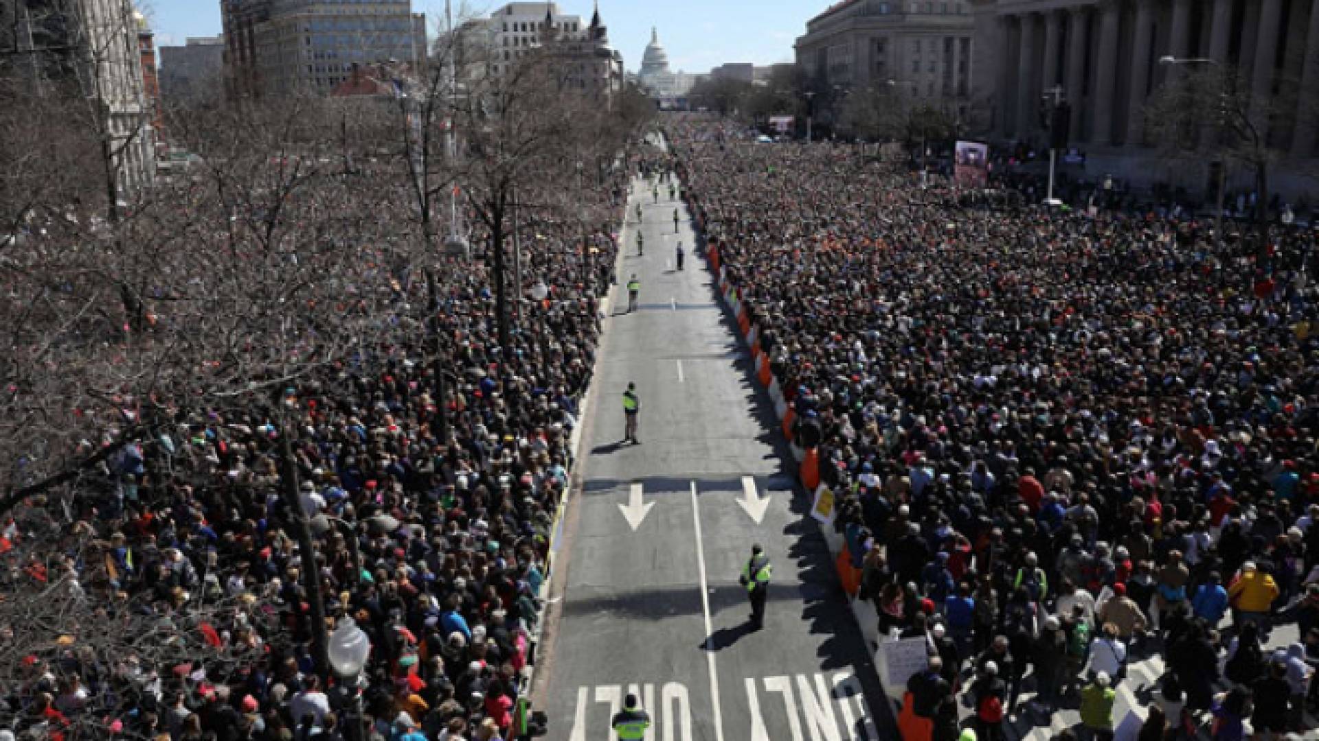 مئات آلاف الأمريكيين يتظاهرون تنديدا بانتشار السلاح