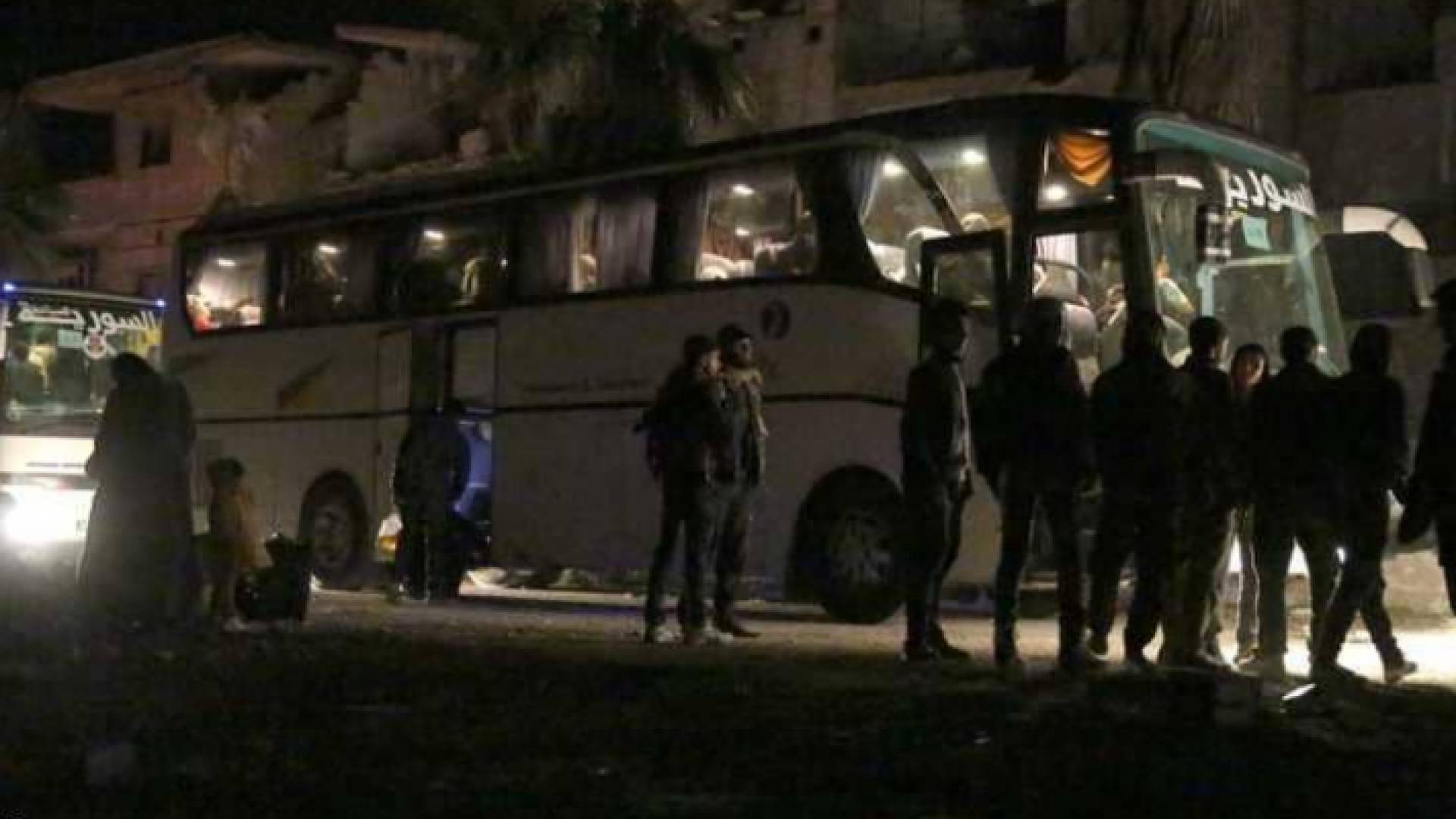 أكثر من 900 غادروا جنوب الغوطة الشرقية