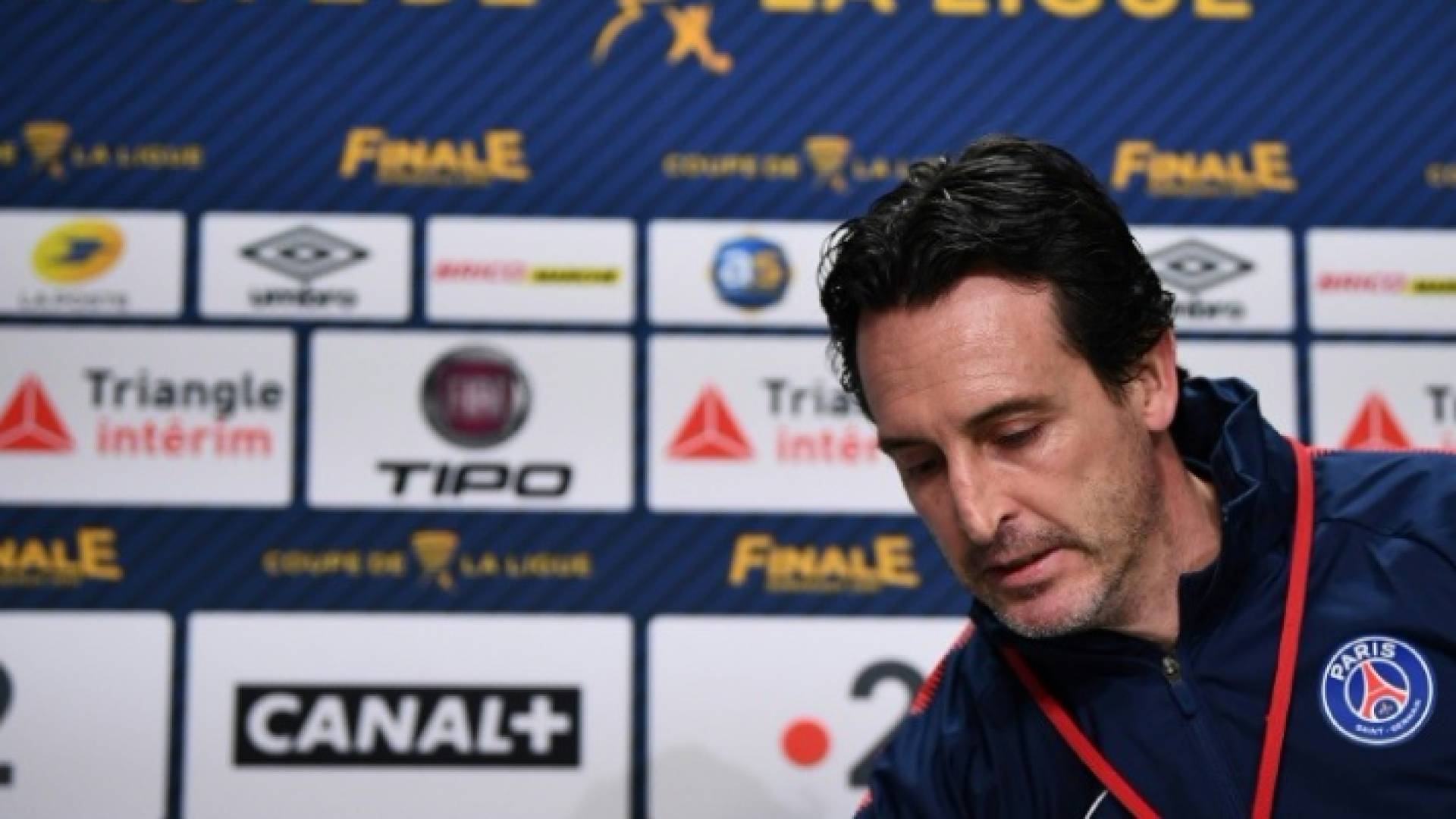 الاسباني أوناي إيمري مدرب نادي باريس سان جرمان الفرنسي لكرة القدم