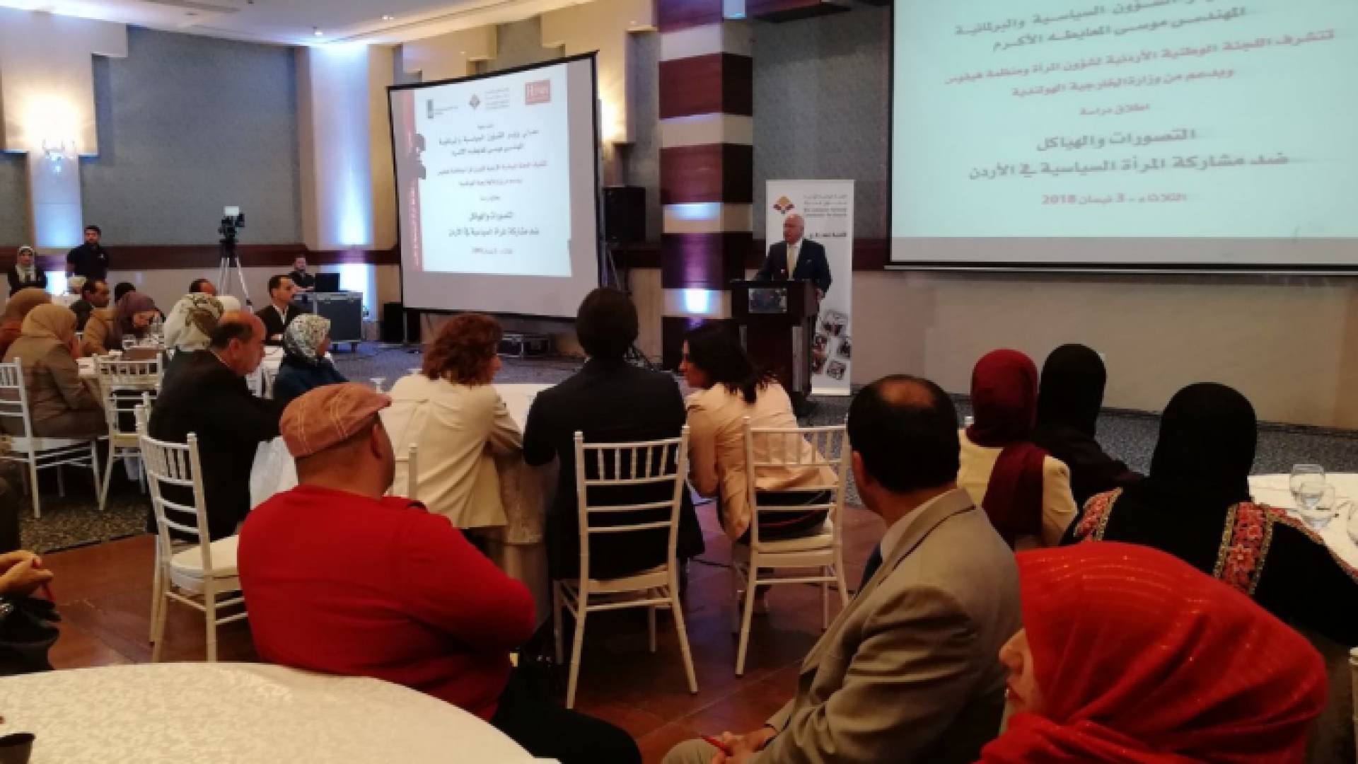 جانب من الندوة