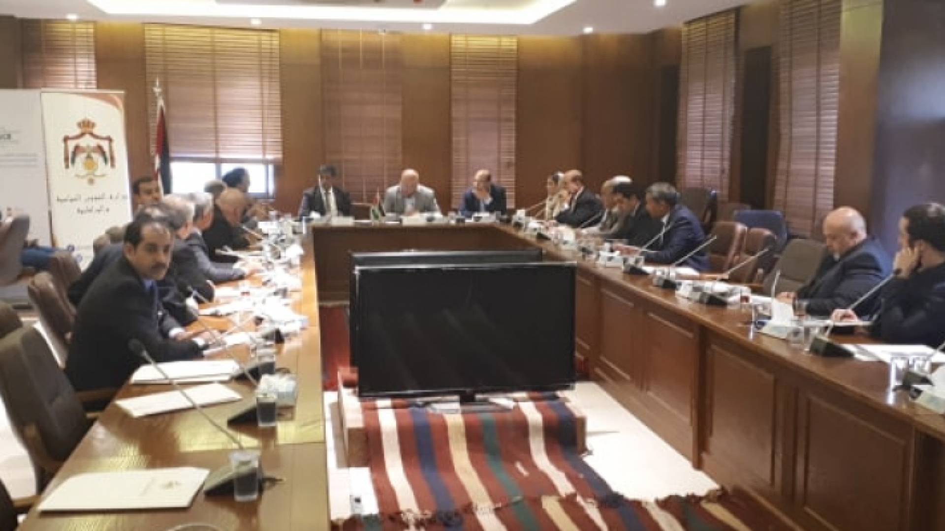 من الاجتماع