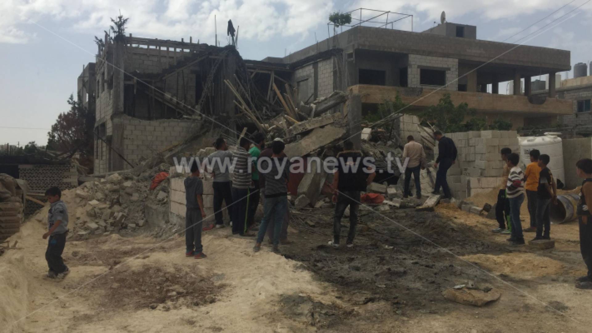 صورة من موقع الانهيار