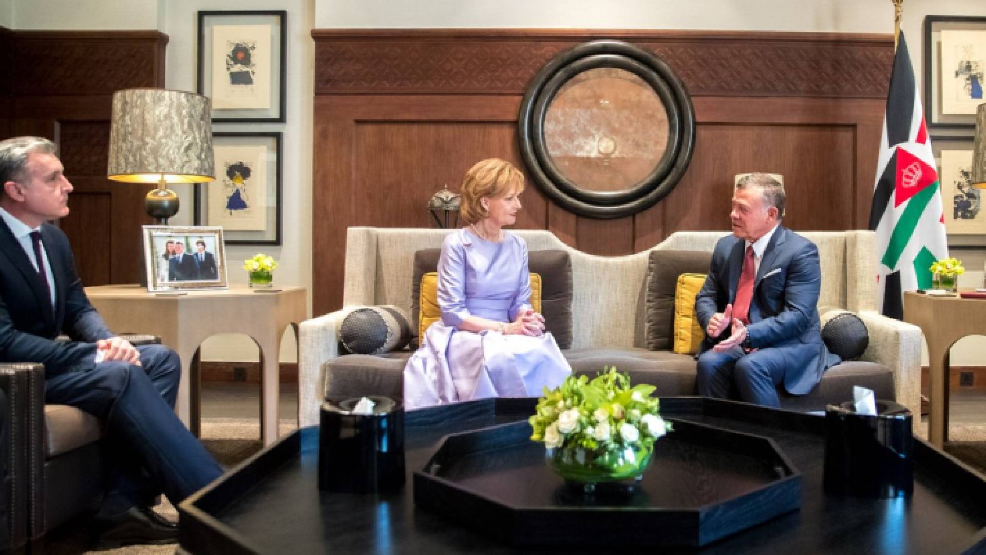 الملك يستقبل الأميرة مارغريتا والأمير رادو