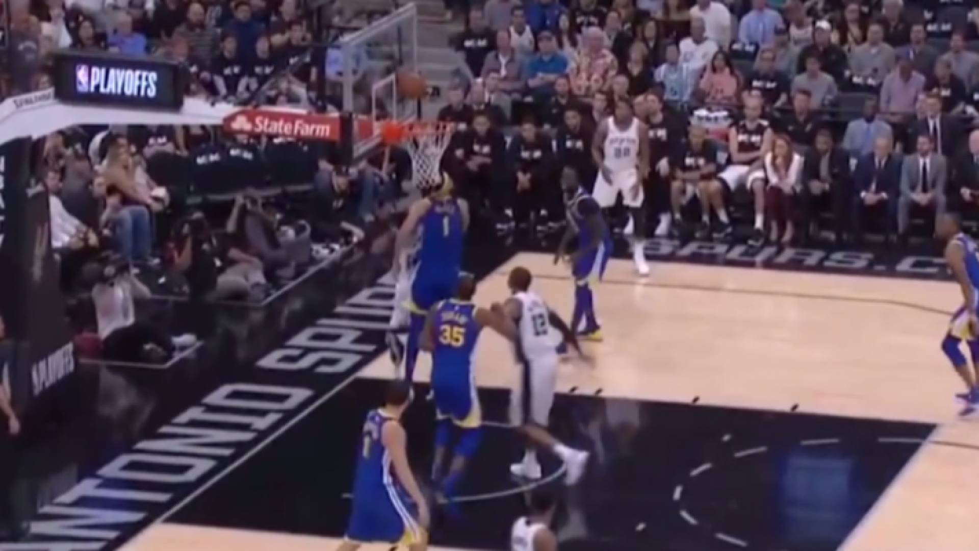 ووريرز يقترب من التأهل على حساب سبيرز في دوري السلة الأمريكي