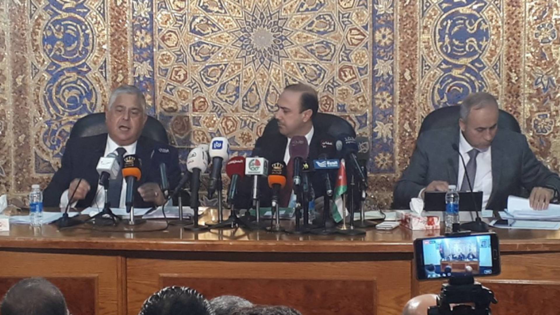 من المؤتمر الصحفي في دار رئاسة الوزراء