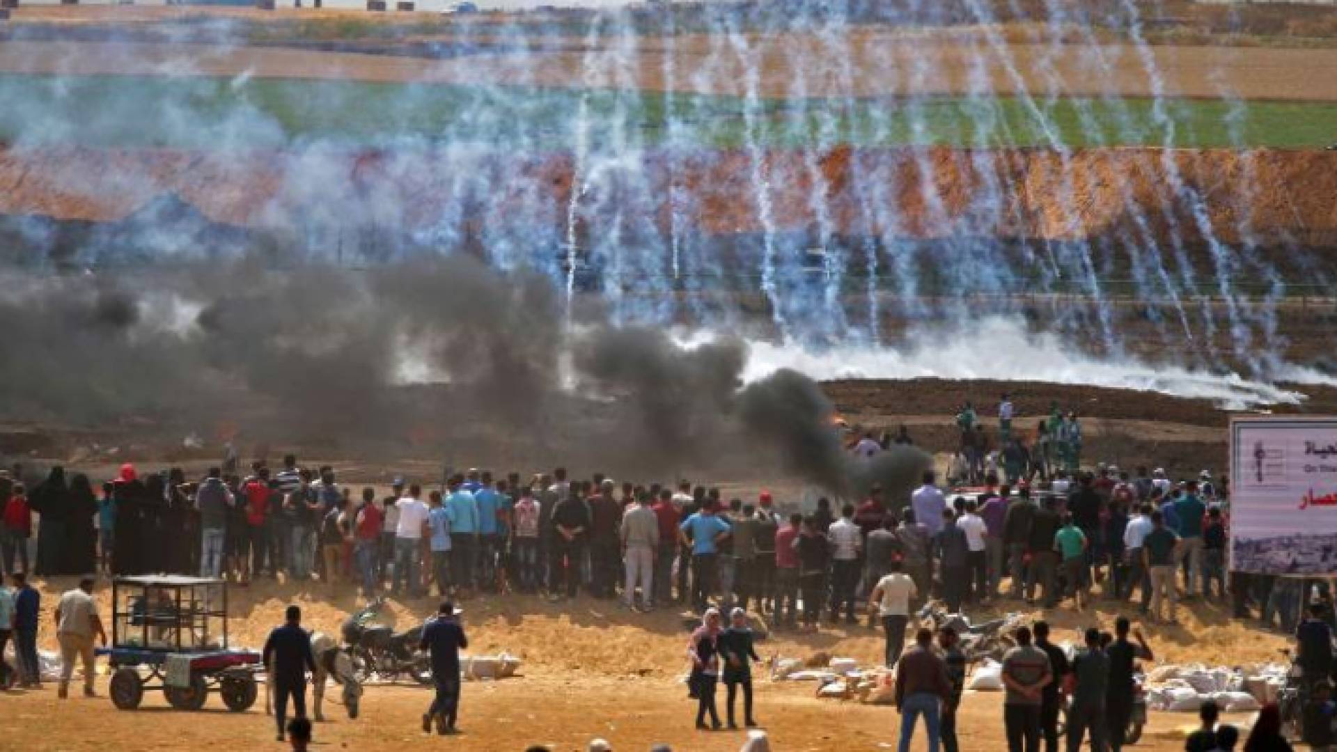 الاحتلال يواجه المسيرات السلمية بأشد الأسلحة