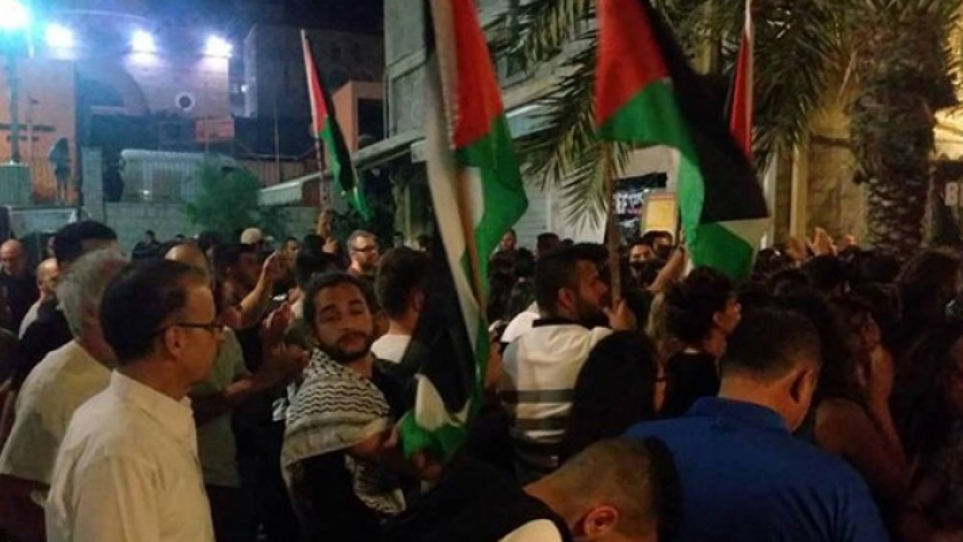 قوات الاحتلال تعتدي على وقفة تضامنية مع غزة في مدينة حيفا بالداخل المحتل