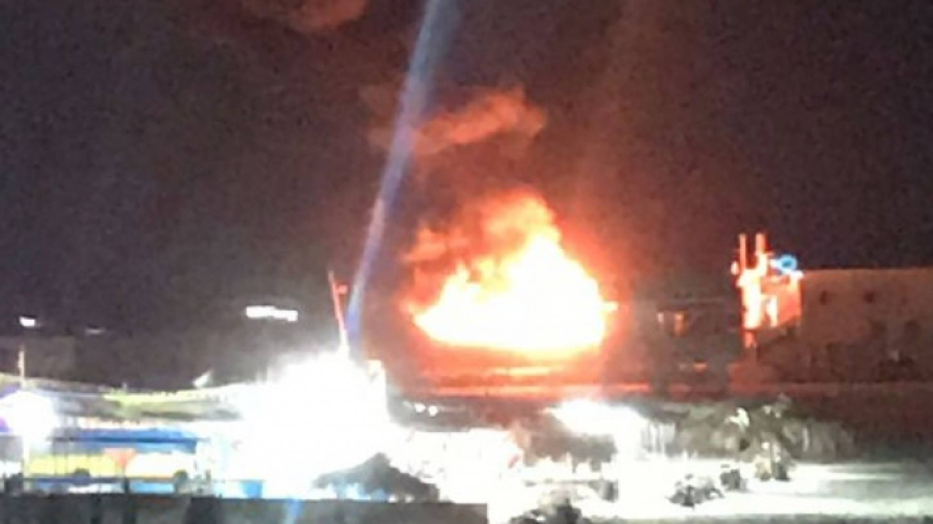 ثلاثة انفجارت ضخمة دوت في انحاء مدينة غزة