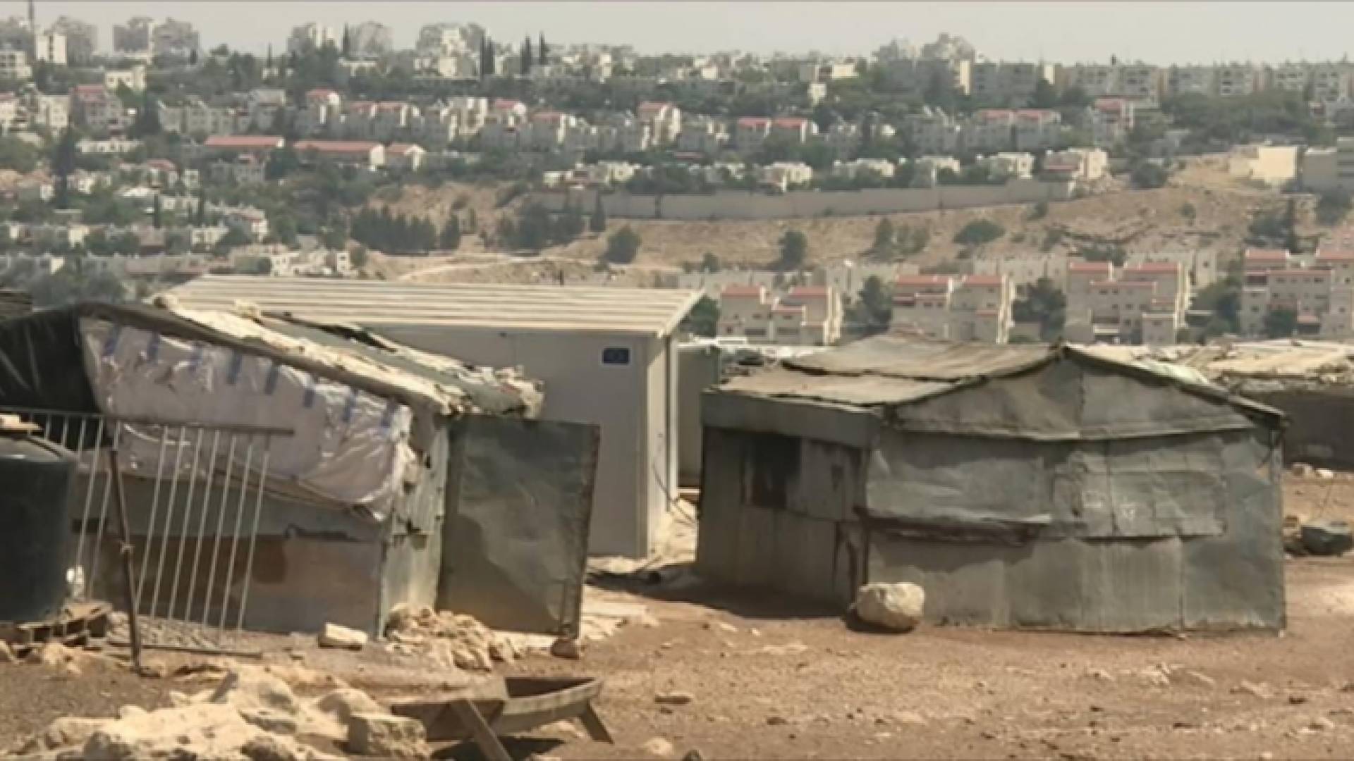 قرية خان الأحمر البدوية