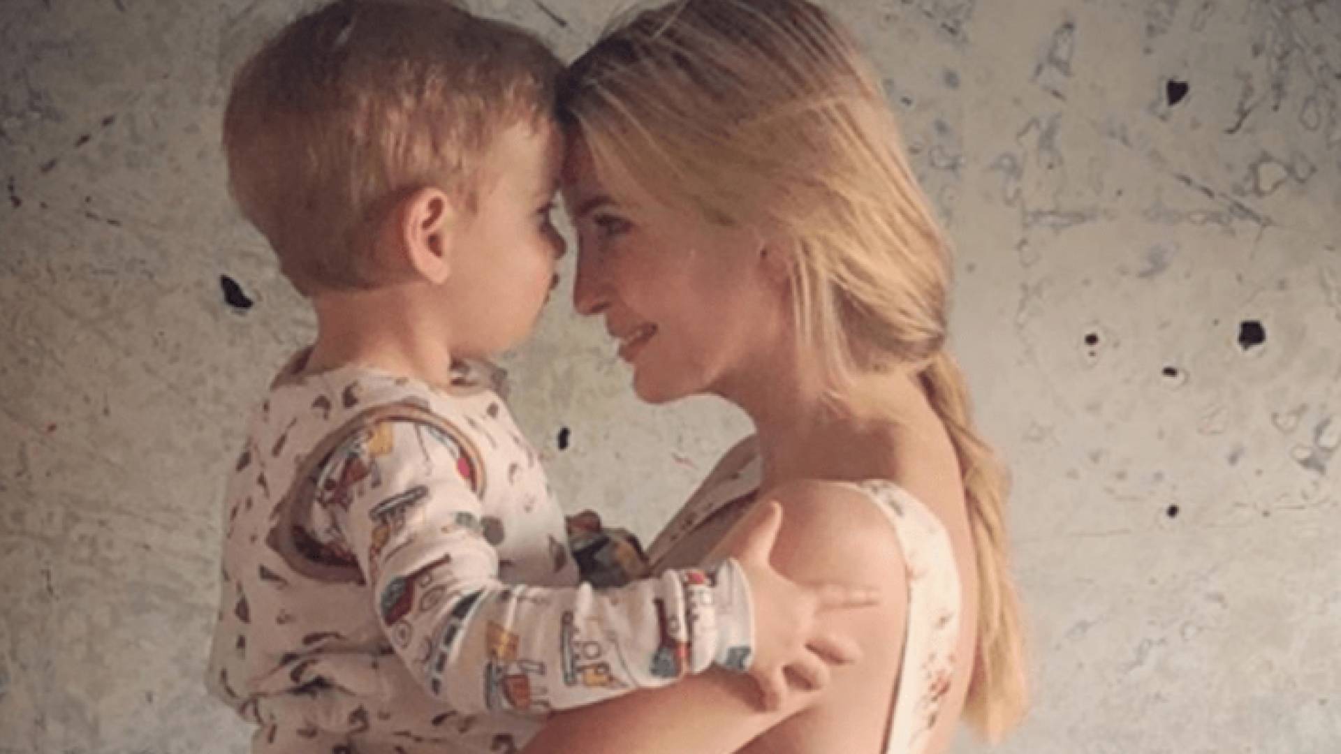 ايفانكا ترمب تثير الغضب لنشرها صورة مع ابنها