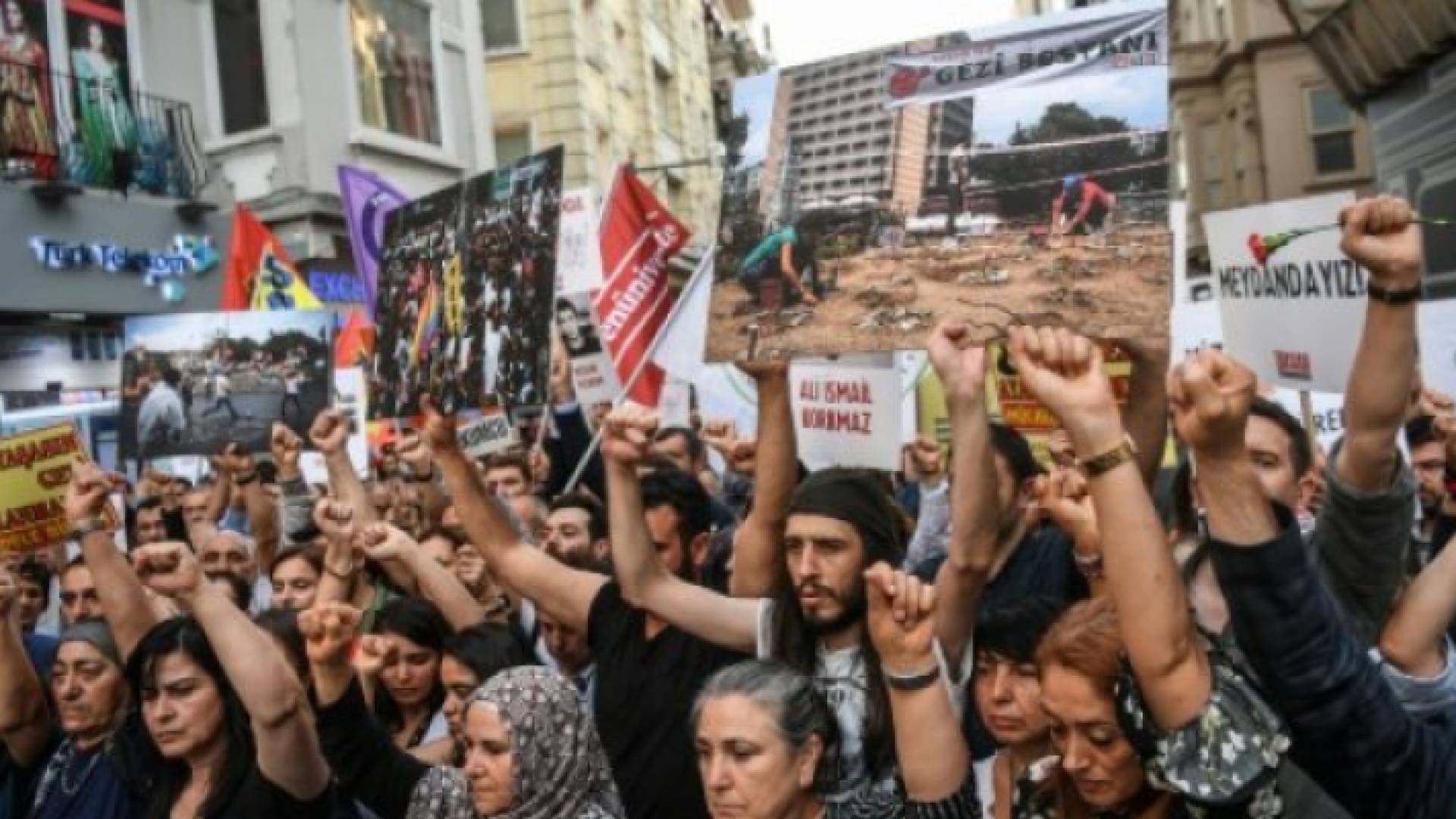 المئات يتظاهرون في تركيا إحياء لذكرى احتجاجات 2013