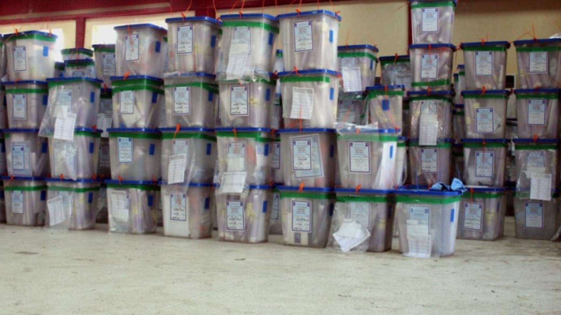 حريق كبير يلتهم أكبر مخازن صناديق الاقتراع وسط بغداد قبل إعادة العد اليدوي