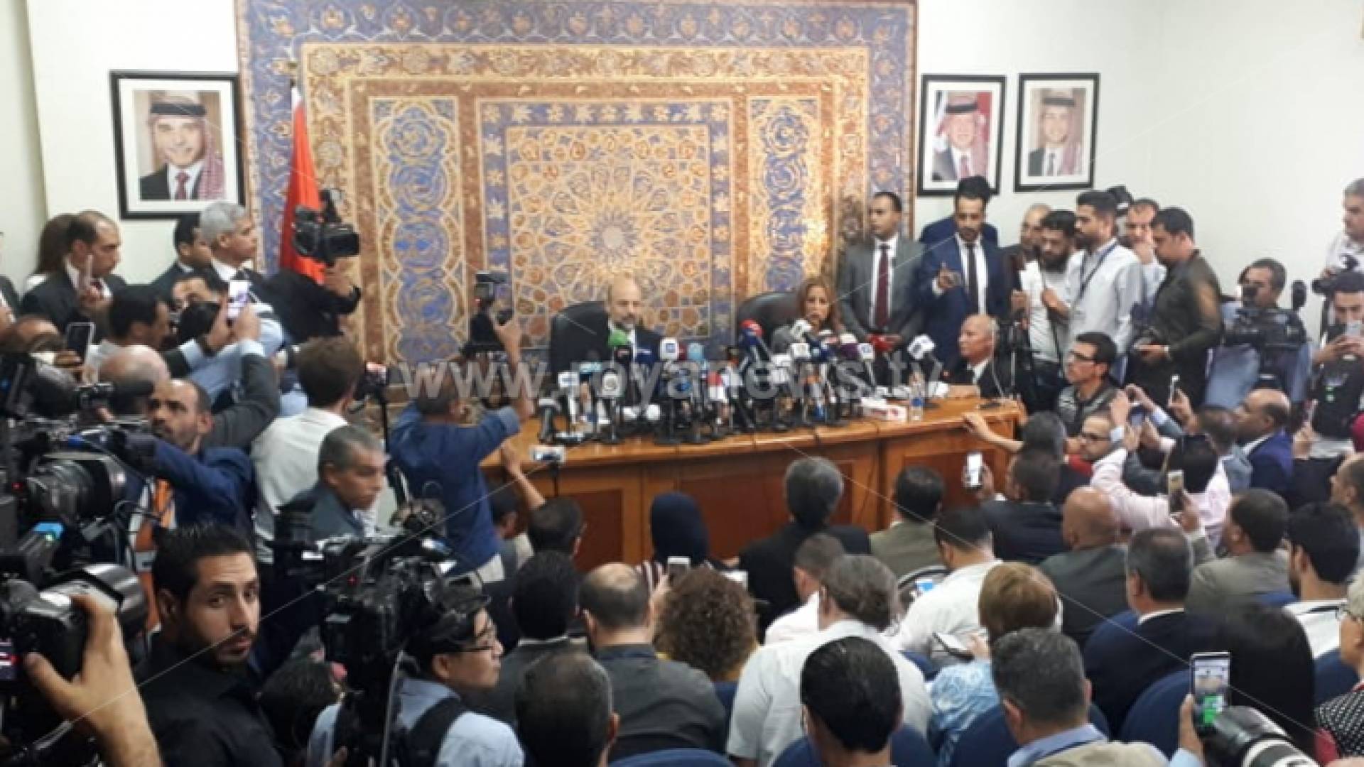 جانب من المؤتمر الصحفي لرئيس الوزراء