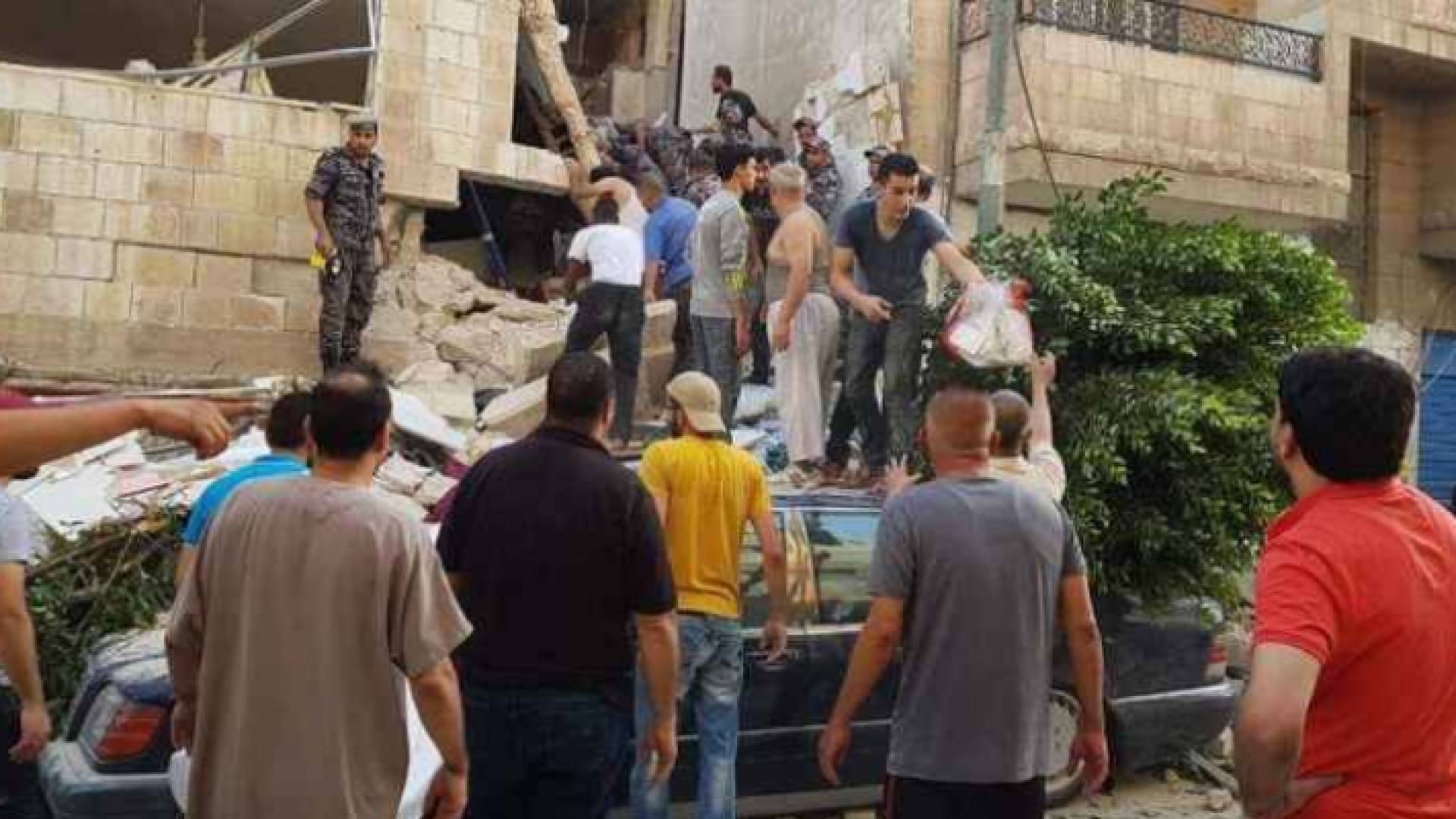 صورة من موقع الانهيار