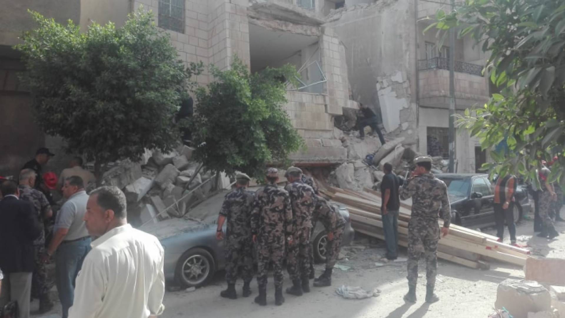 صورة من موقع الانهيار