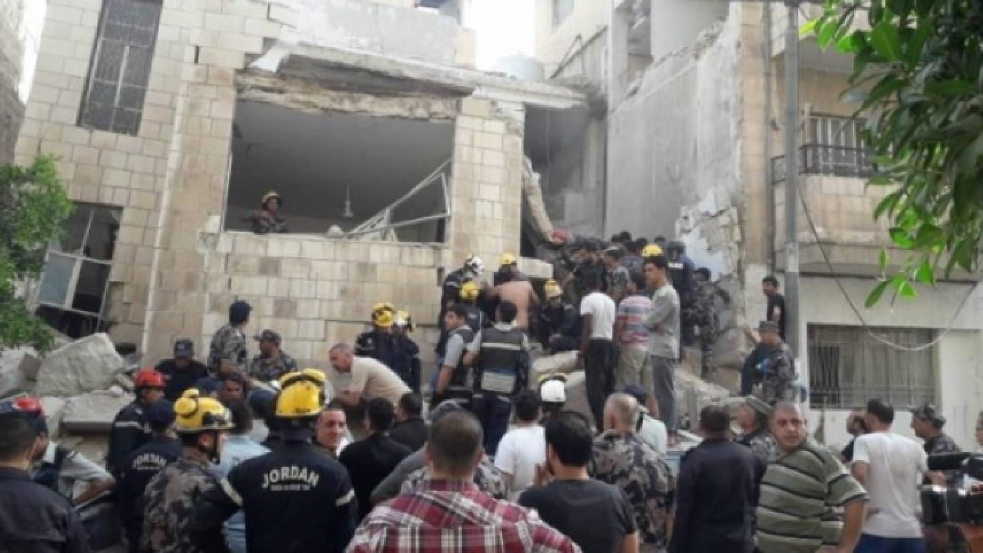 صورة من موقع الانهيار