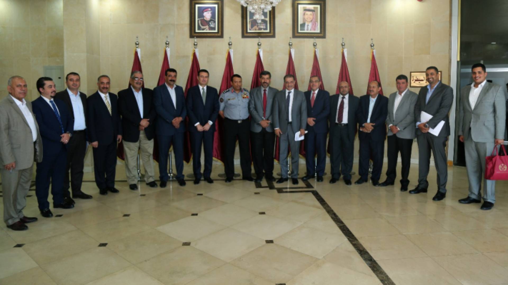 الصورة خلال لقاء الحواتمة وفدا من كتلة المستقبل النيابية