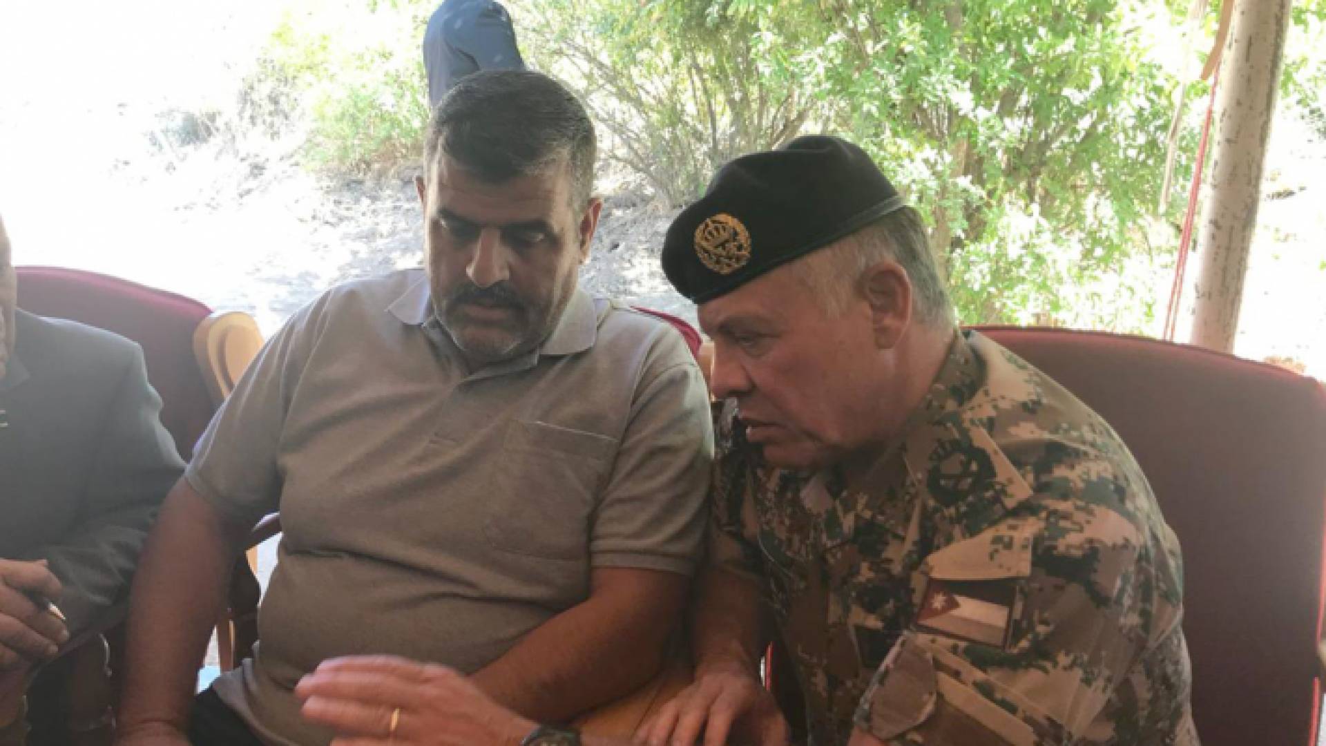 الملك يقدم واجب العزاء بالشهيد محمد العزام في عجلون