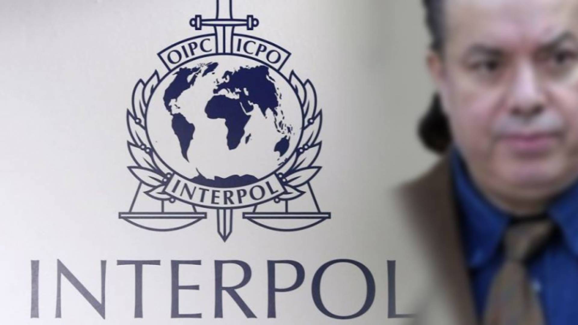 عوني مطيع وشعار الانتربول