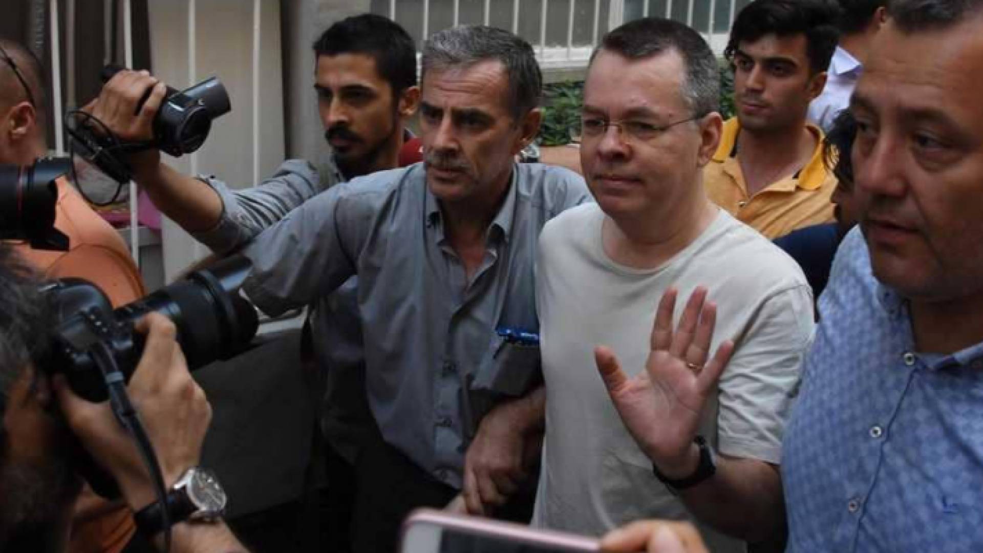 محكمة تركية ترفض الإفراج عن القس الأميركي من إقامته الجبرية