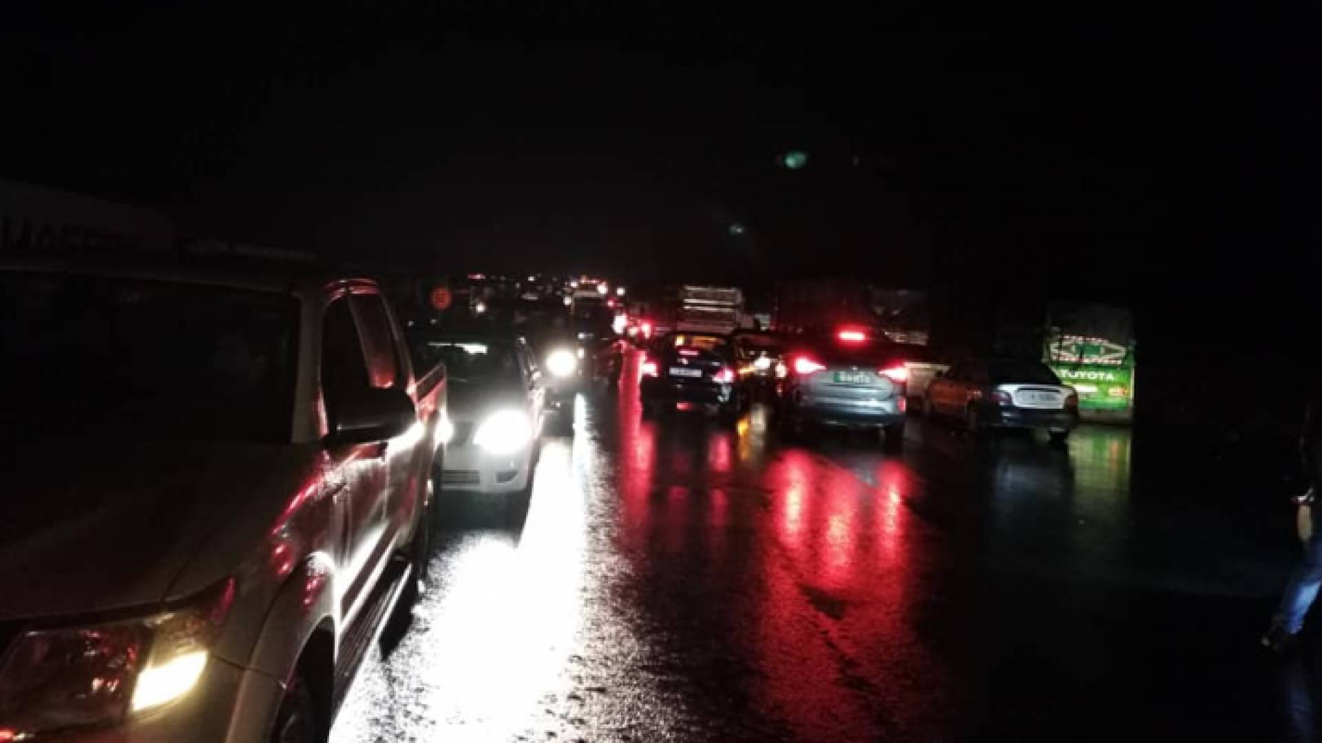 الانهيار في المنطقة سبب ازمة سير خانقة