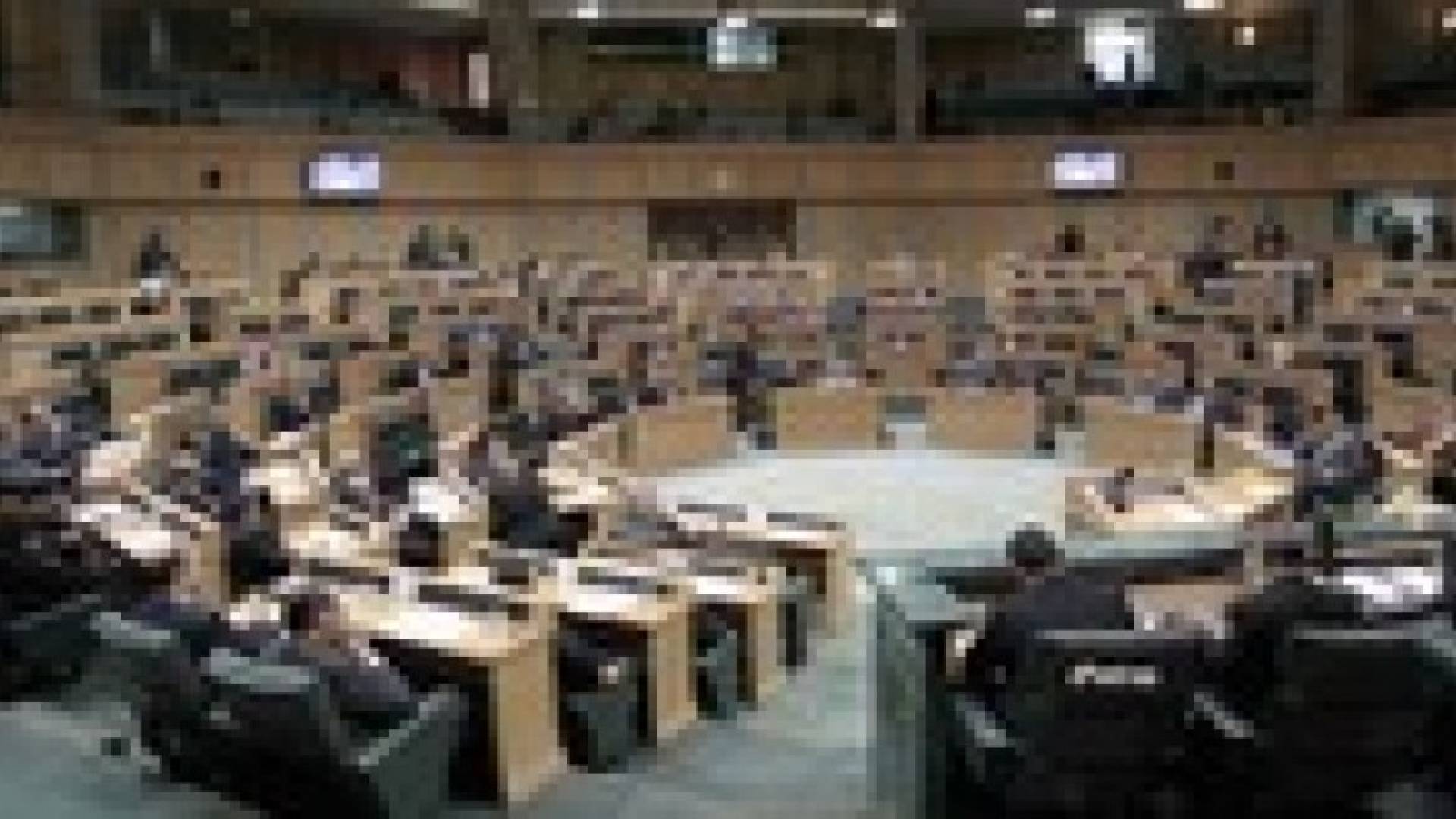 مشادة كلامية حادة بين النسور والنواب "فيديو"