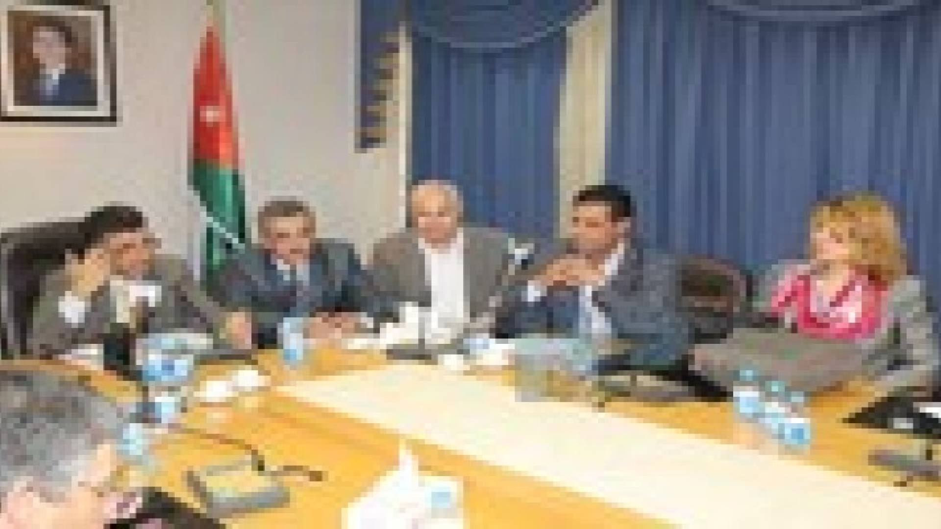 تجميد قرار فصل موظفي شركة توليد الكهرباء