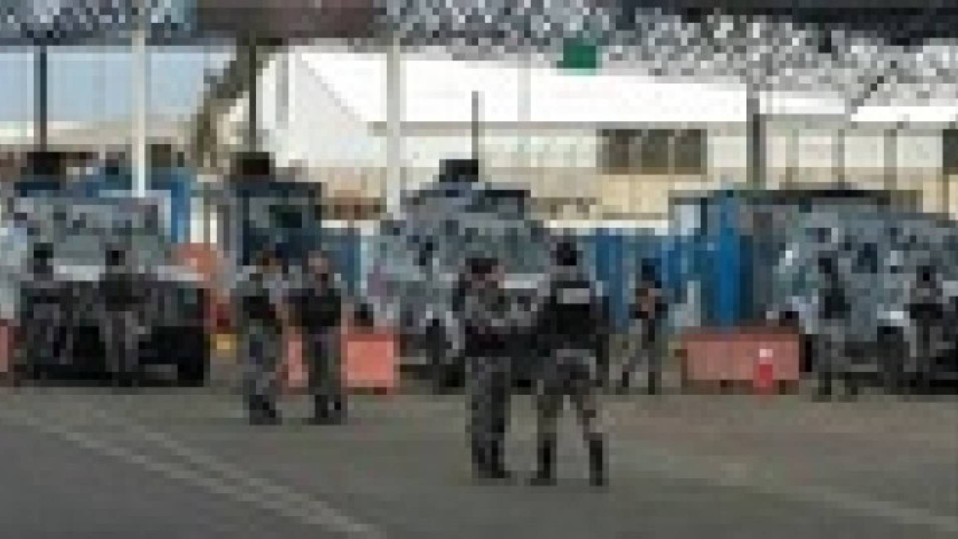 عمال الموانئ يدخلون في اضراب عن العمل ومحادين : العمل يسير كالمعتاد