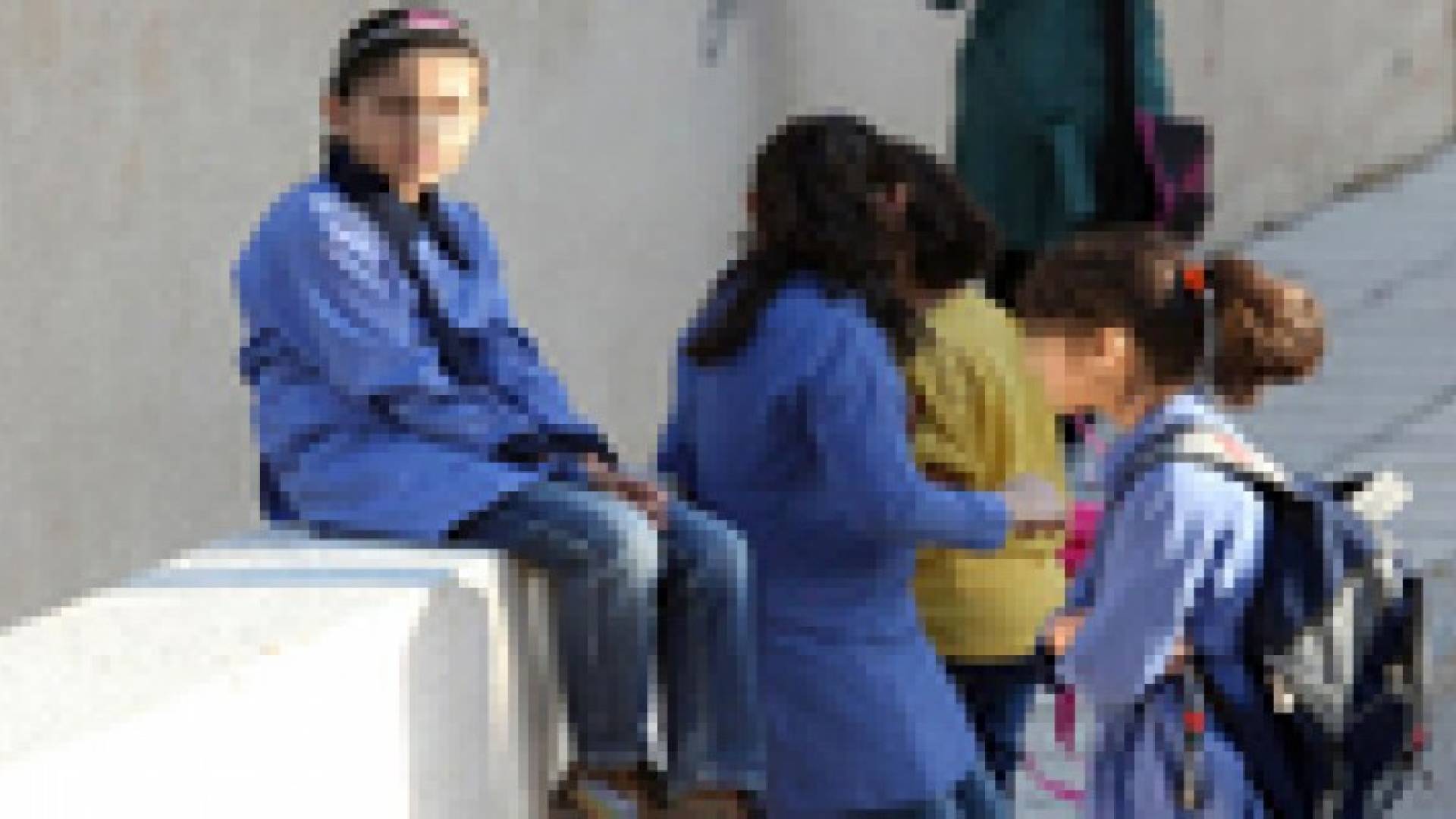 طلبة أميون على مقاعد الدراسة !!