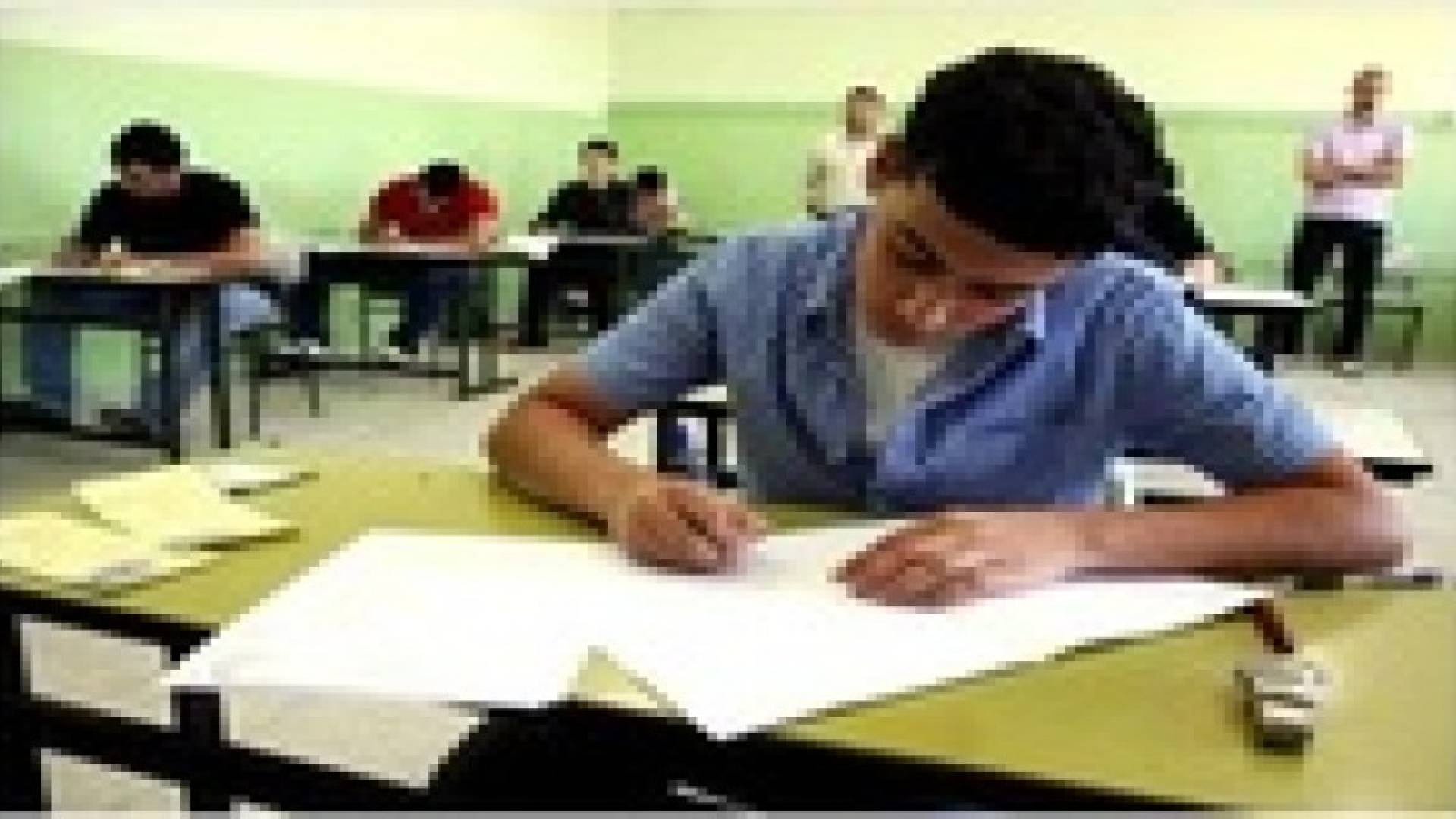 نقل 14 معلم من قاعة مراقبة "التوجيهي"