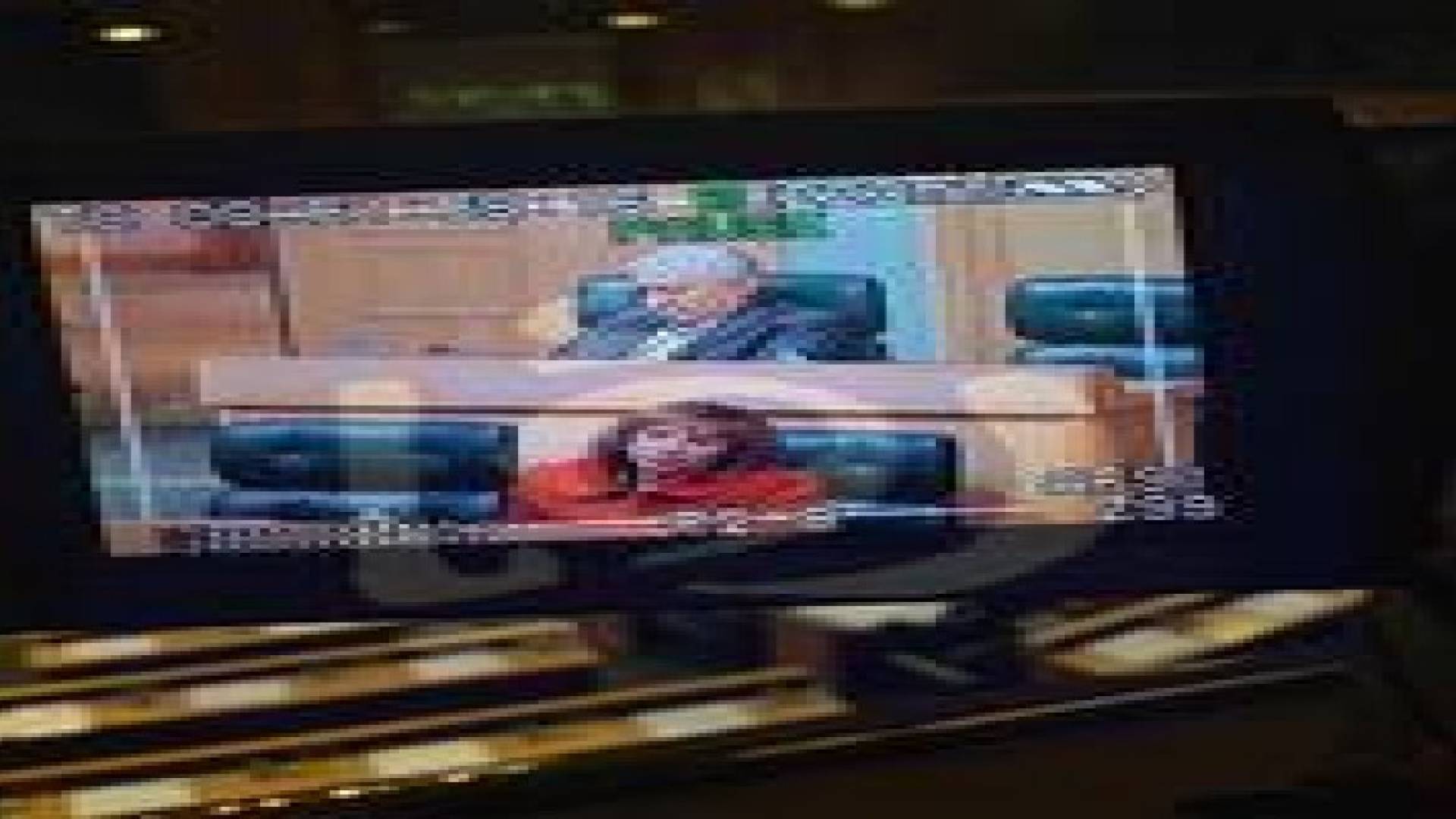 النسور يتابع مناقشات الموازنة من مقعده النيابي (صور)