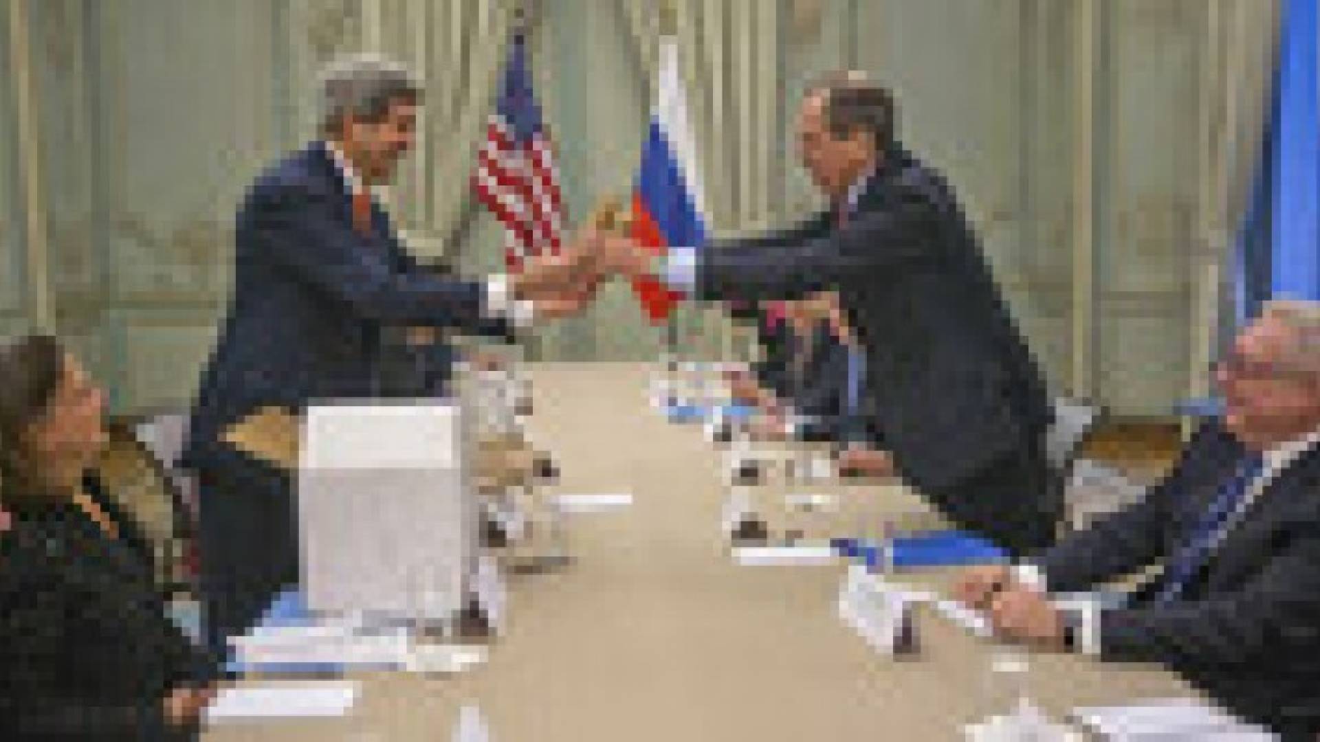 كيري يهدي لافروف "بطاطا".. والسبب غامض