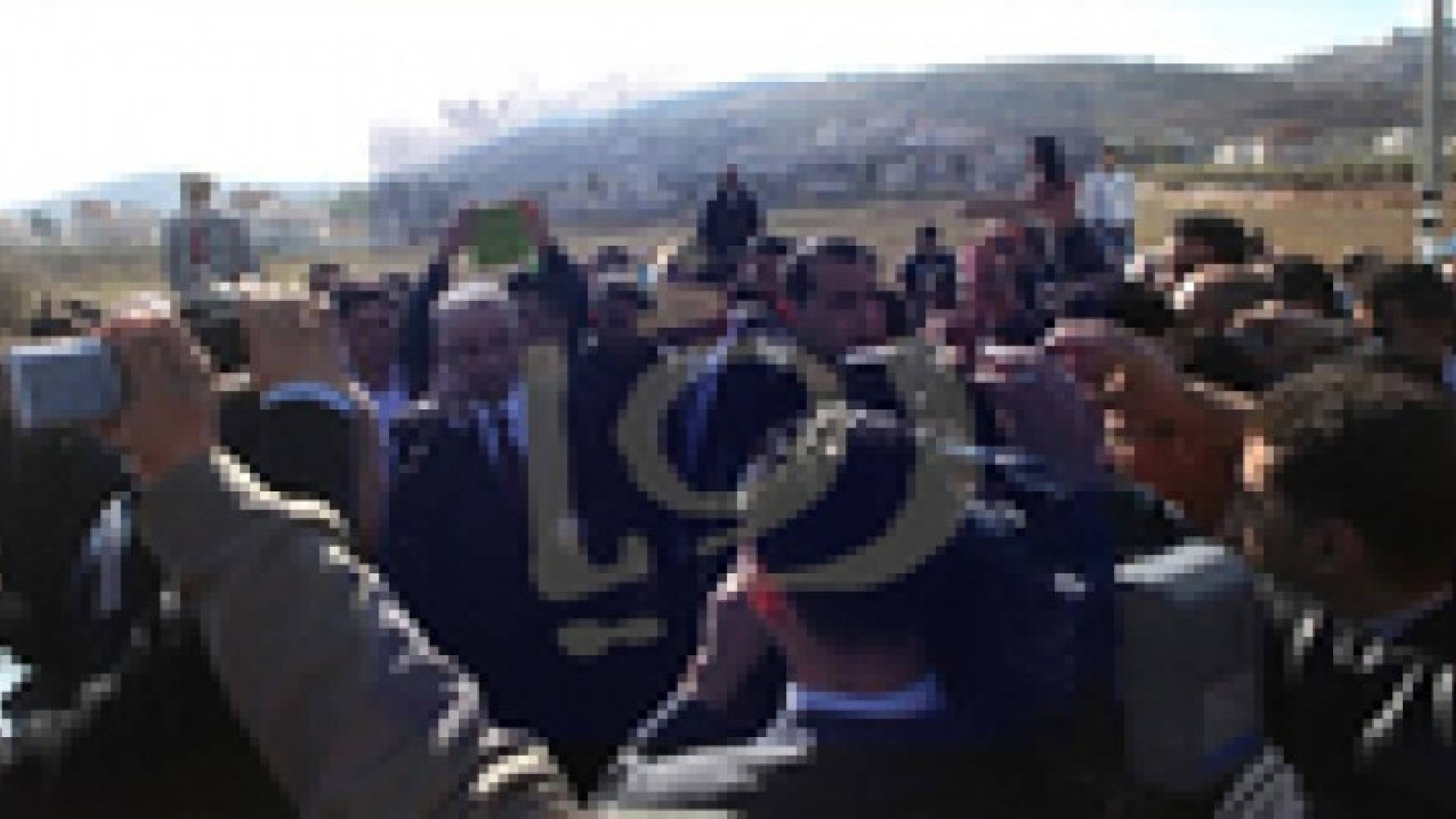 مستوطنون يحتجزون سيارة رئيس الوزراء الفلسطيني