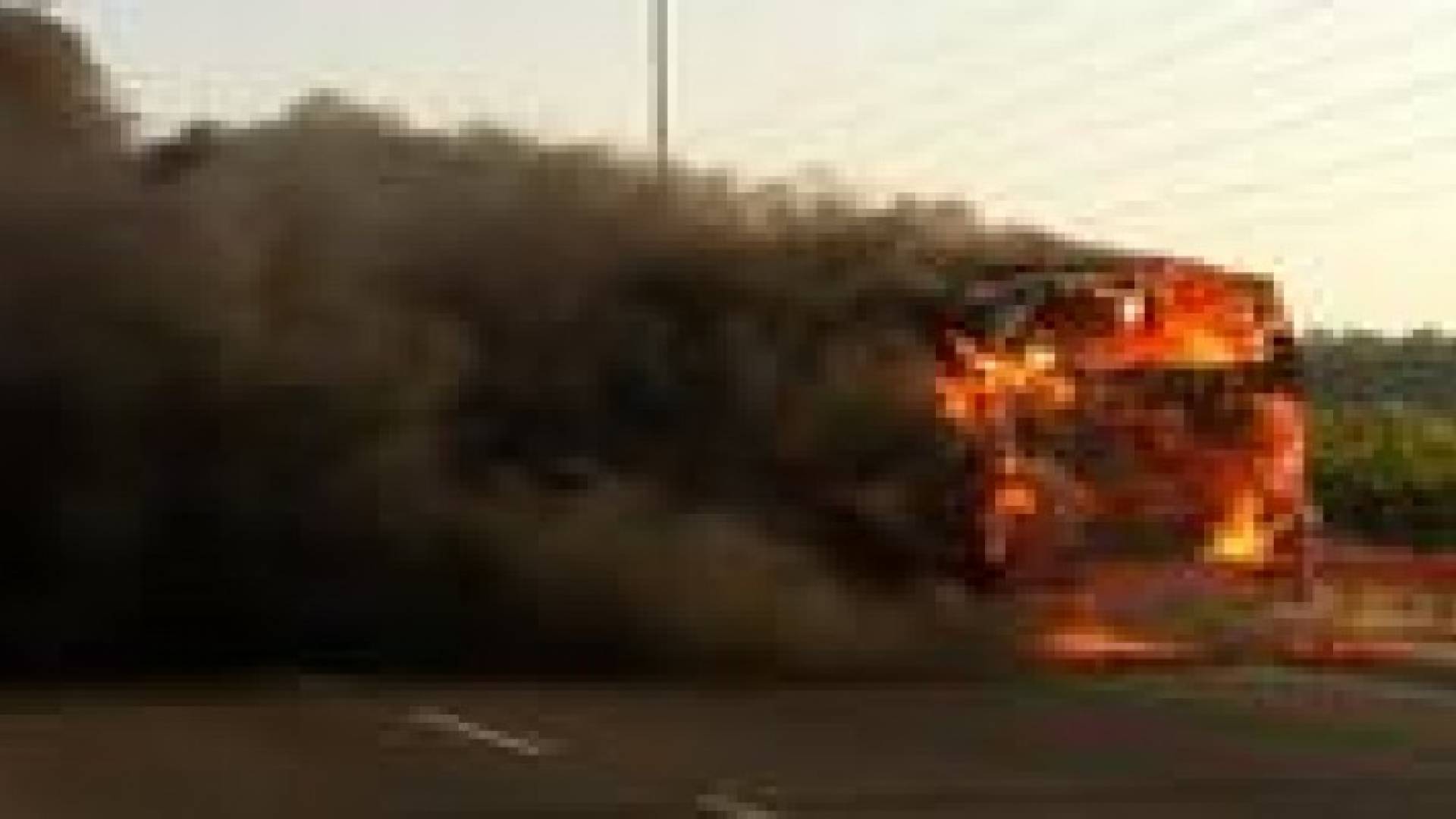 احتراق حافلة في المجمع الشمالي باربد