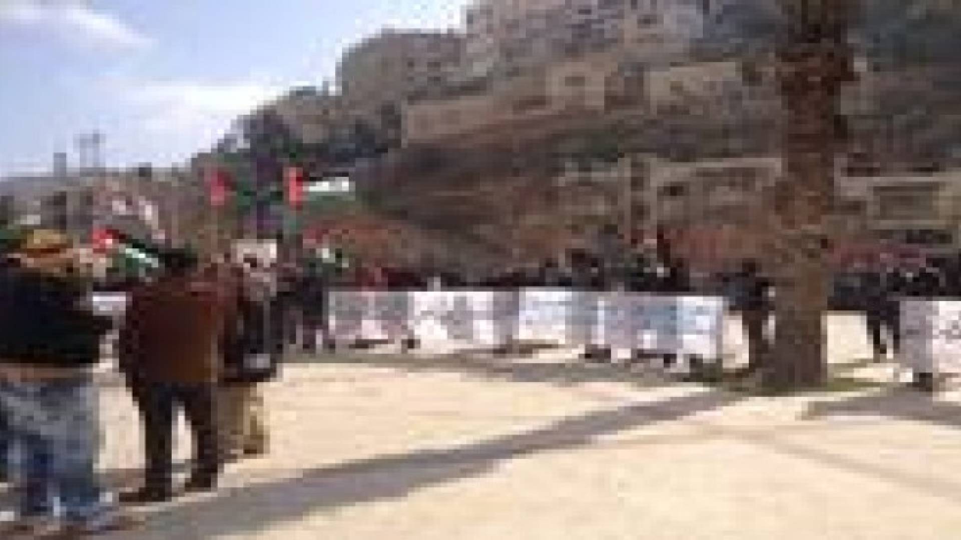 اعتصام أمام أمانة عمان .. و الأمن يتحفظ على معتصم