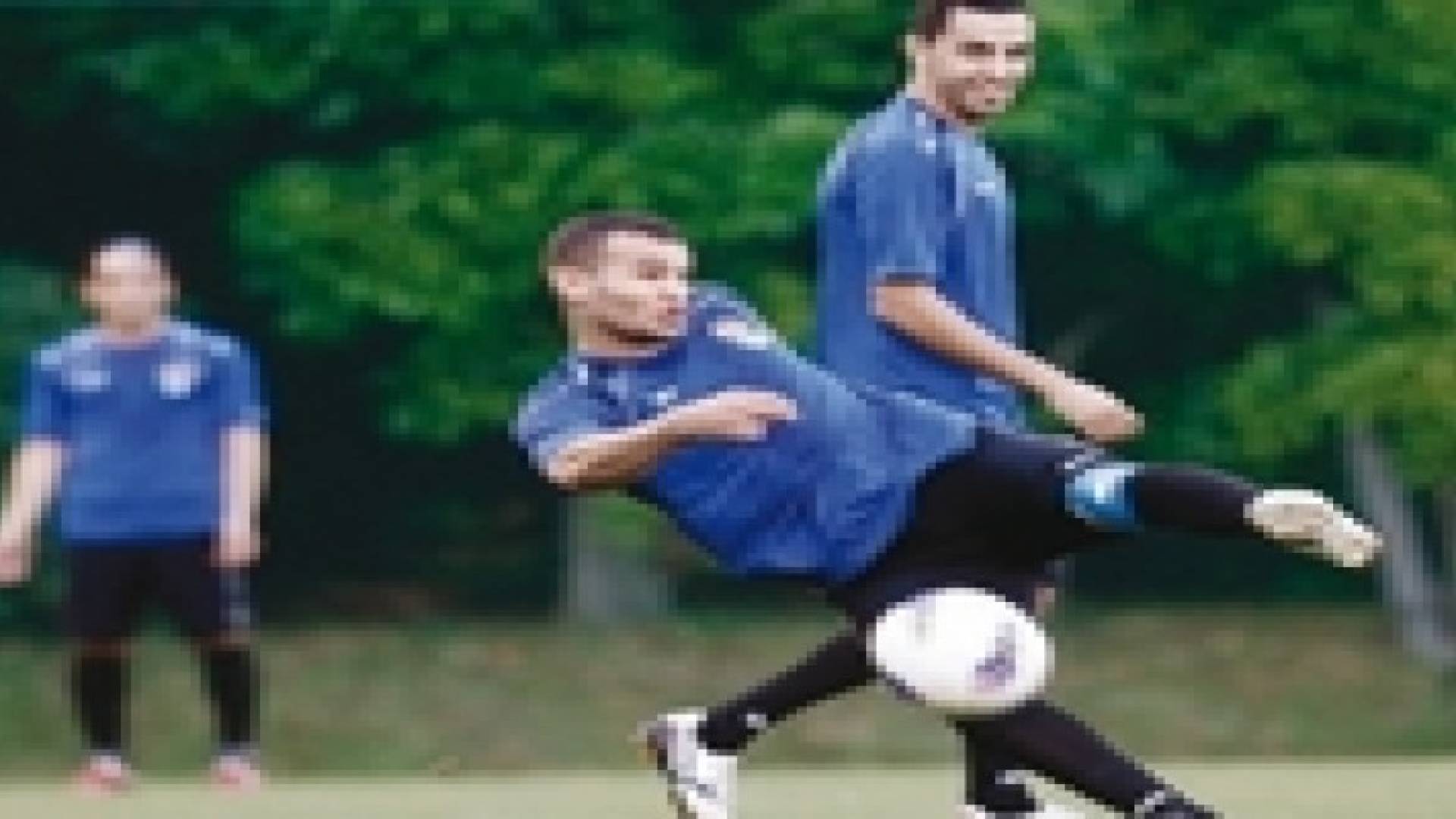 البواب أول المحترفين في النشامى