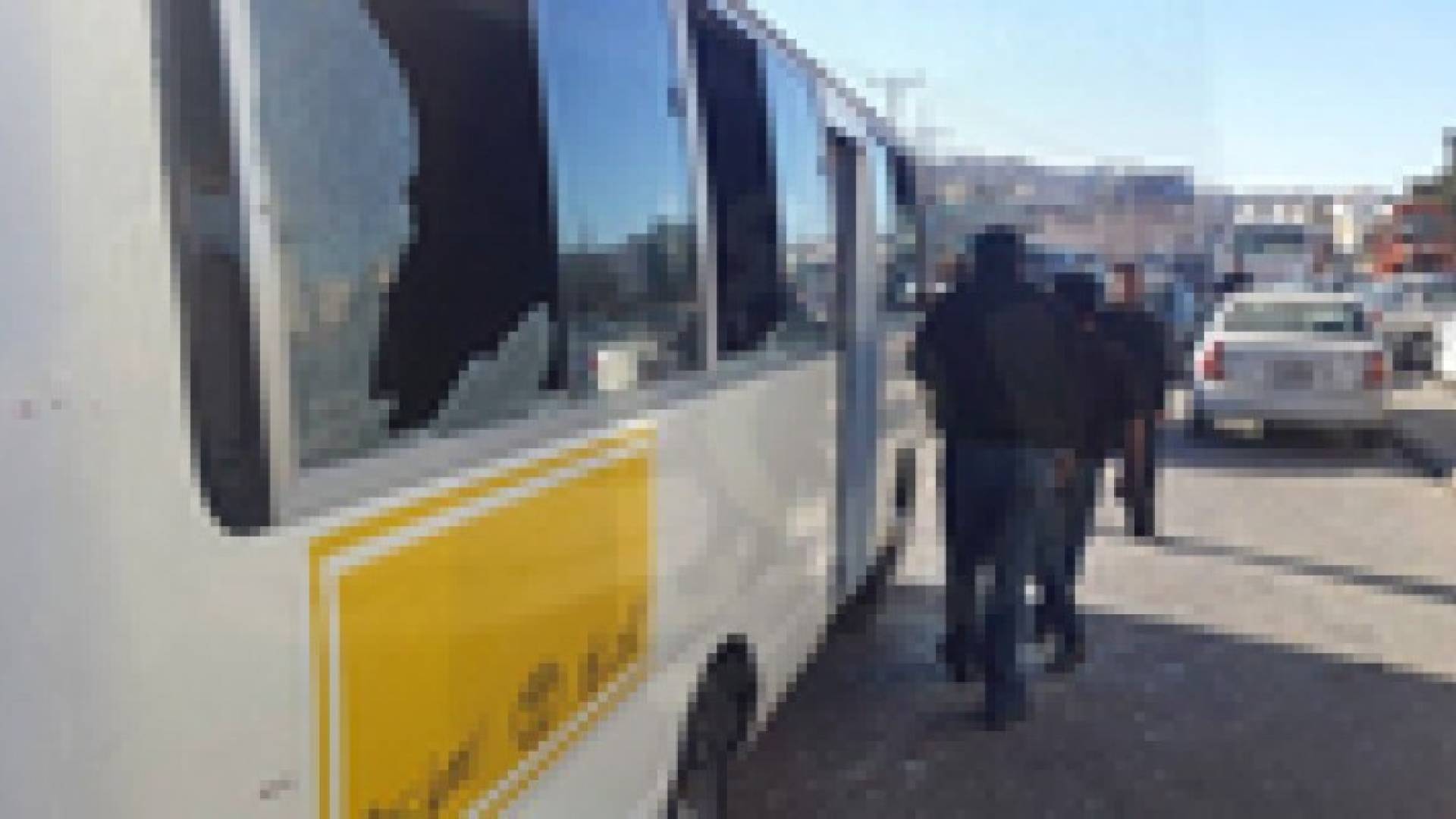 تكسير حافلة في مشاجرة (كنترولية) بالكرك