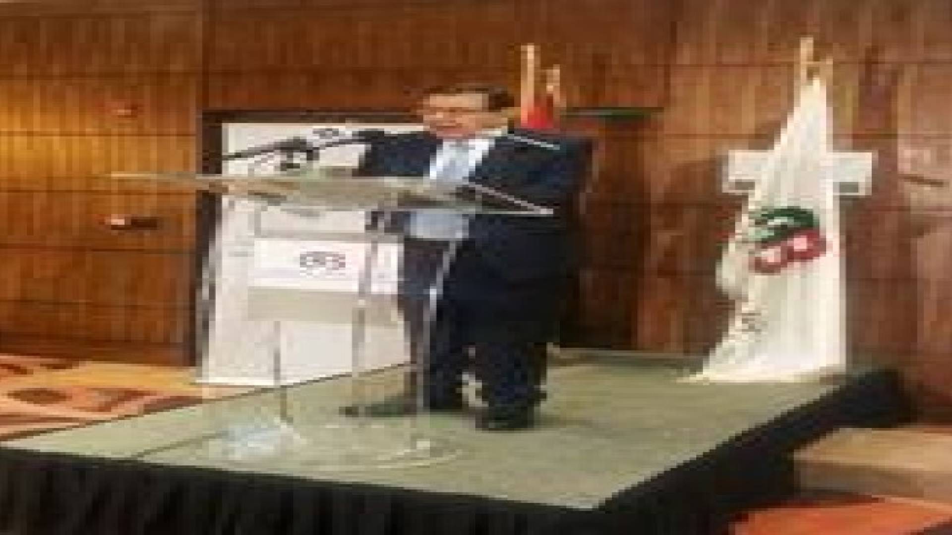 فريز يحث البنوك على تخفيض سعر الفائدة على التسهيلات