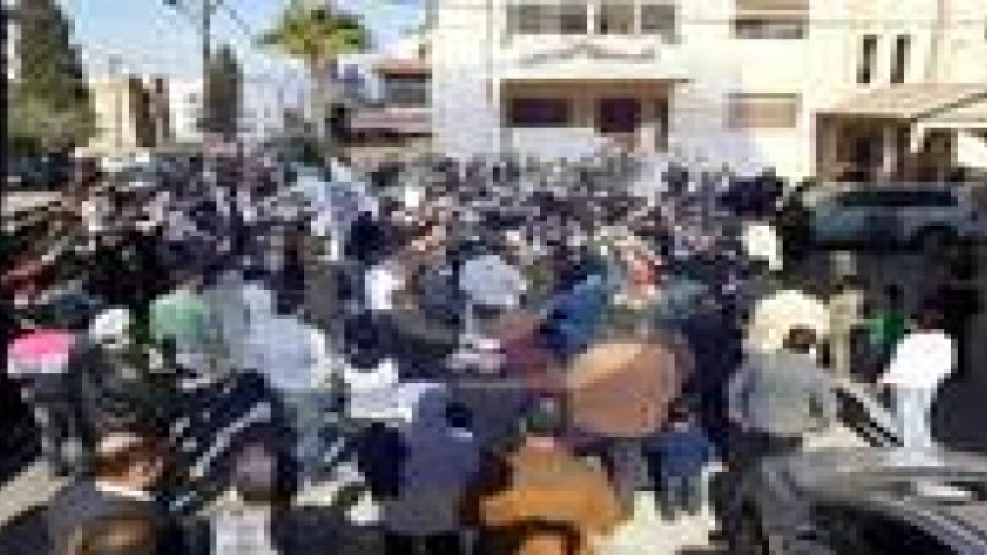 اربد: مسيرة تطالب برحيل النسور وترفض الوطن البديل... صور