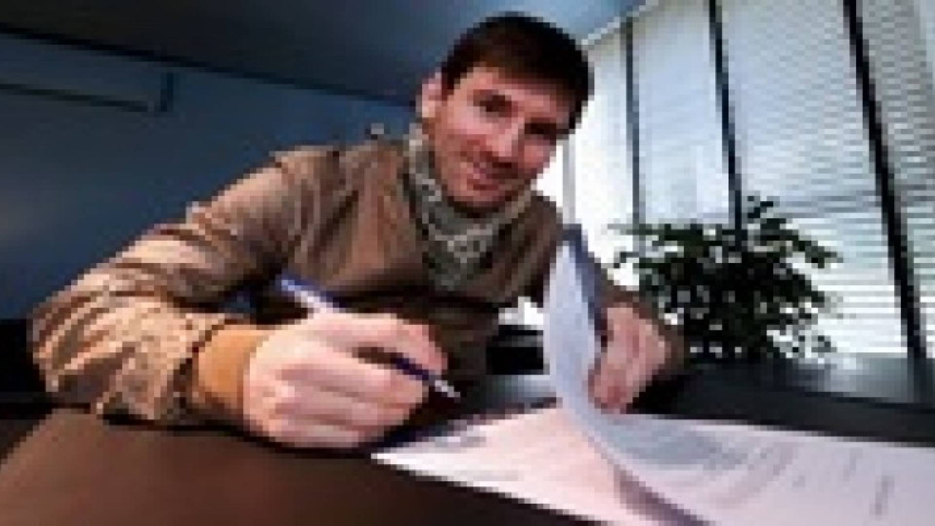 ميسي يتساوى مع رونالدو