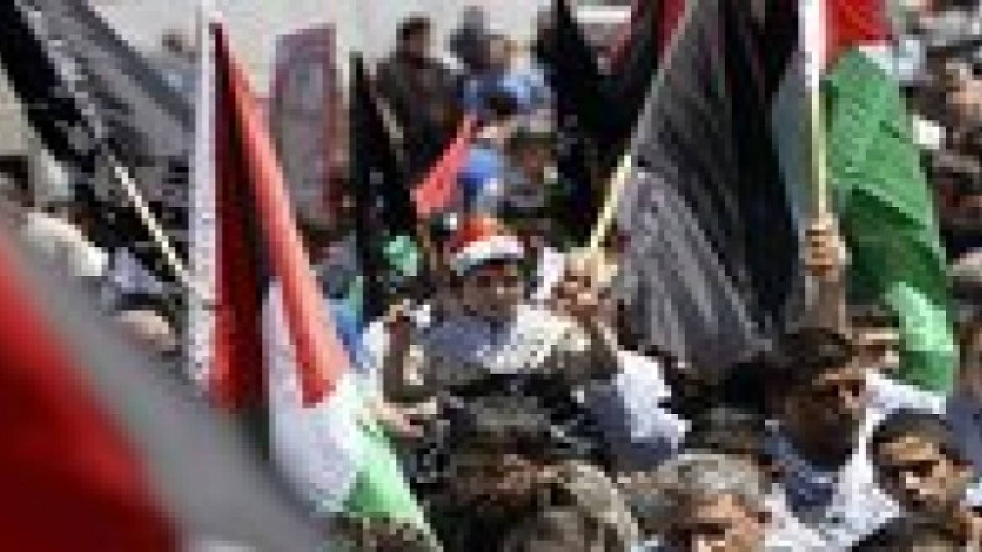 رام الله : مسيرة تضامنية مع مخيم اليرموك