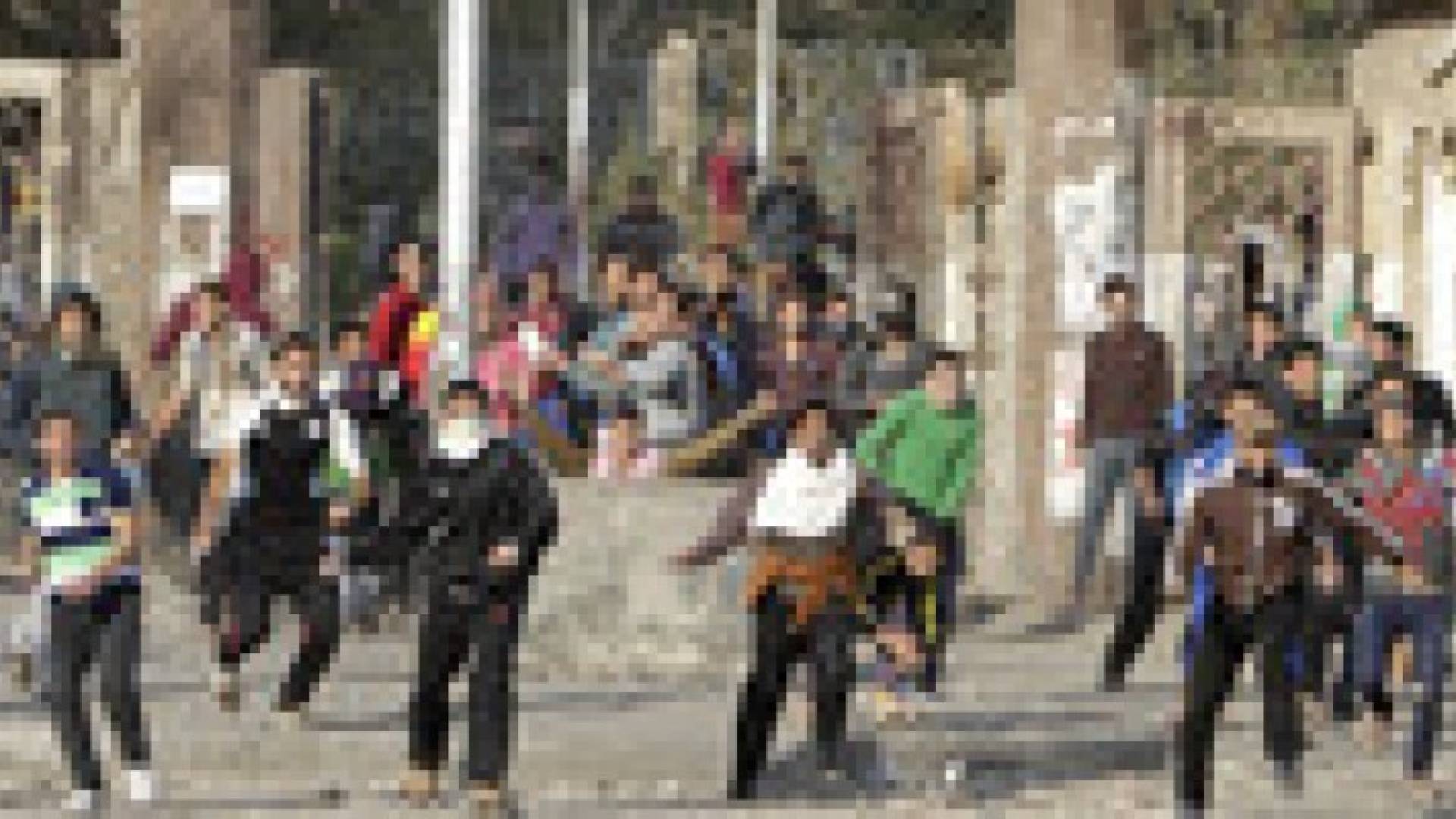 انفجار في السويس وقتلى باشتباكات في القاهرة