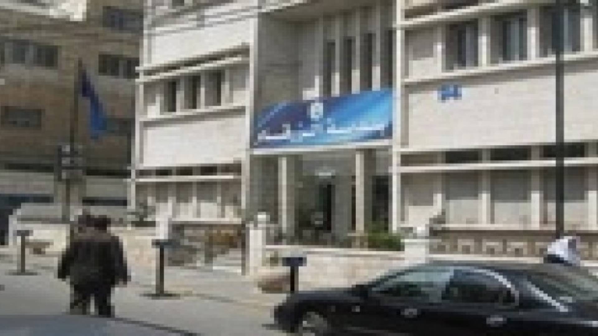 بلدية الزرقاء تتلف طنا من المواد الغذائية